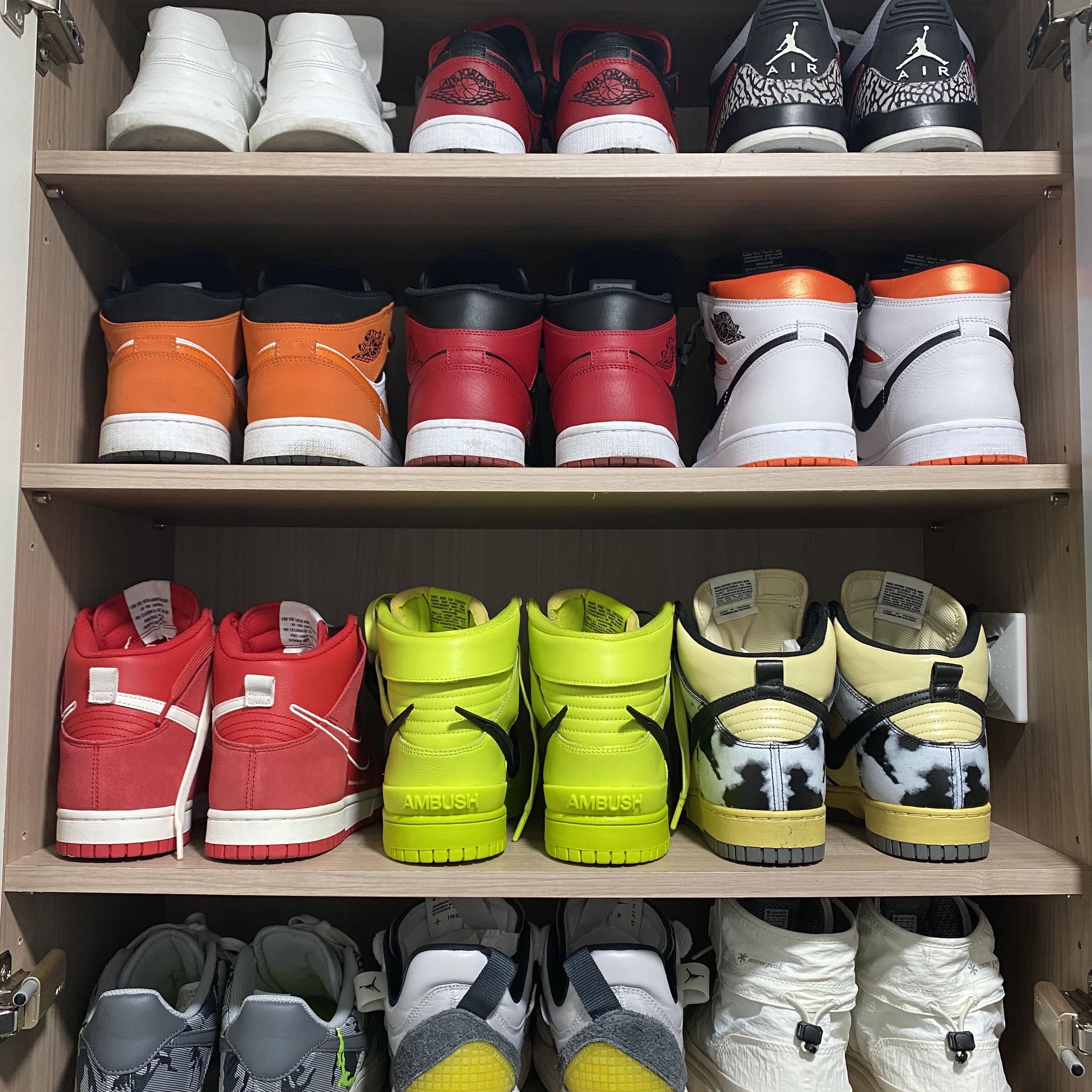 Jordan 1 Retro High OG Electro Orange, Jordan 1 Mid Bred Banned 2020 착용 스타일