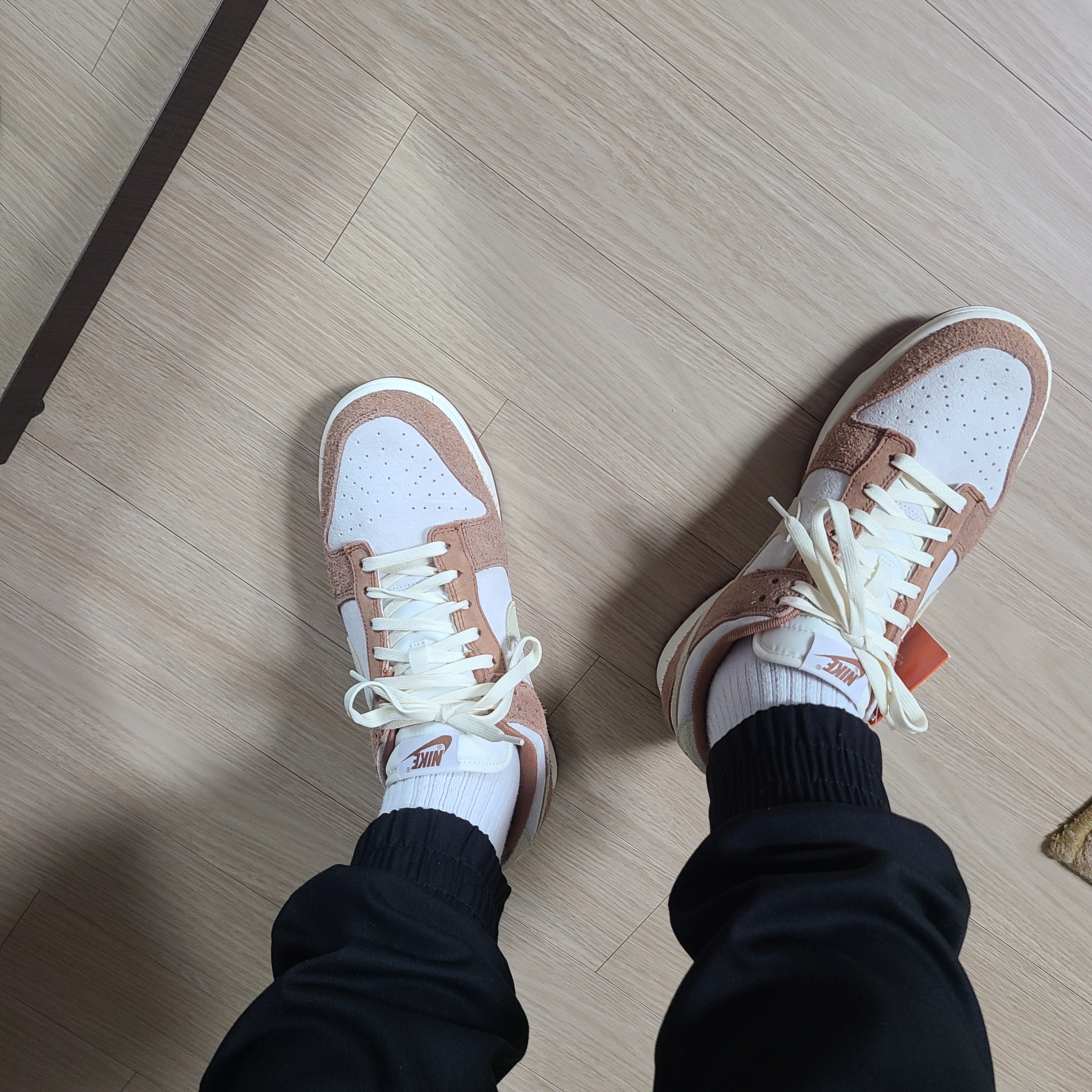 Nike Dunk Low Pro Premium Medium Curry 착용 스타일 - 4