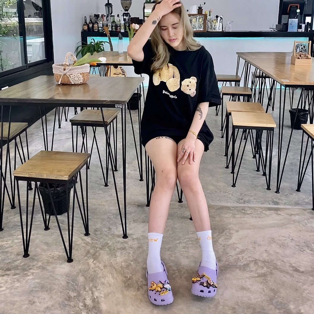 Crocs x Justin Bieber x Drew Classic Clog Lavender 착용 스타일 - 3