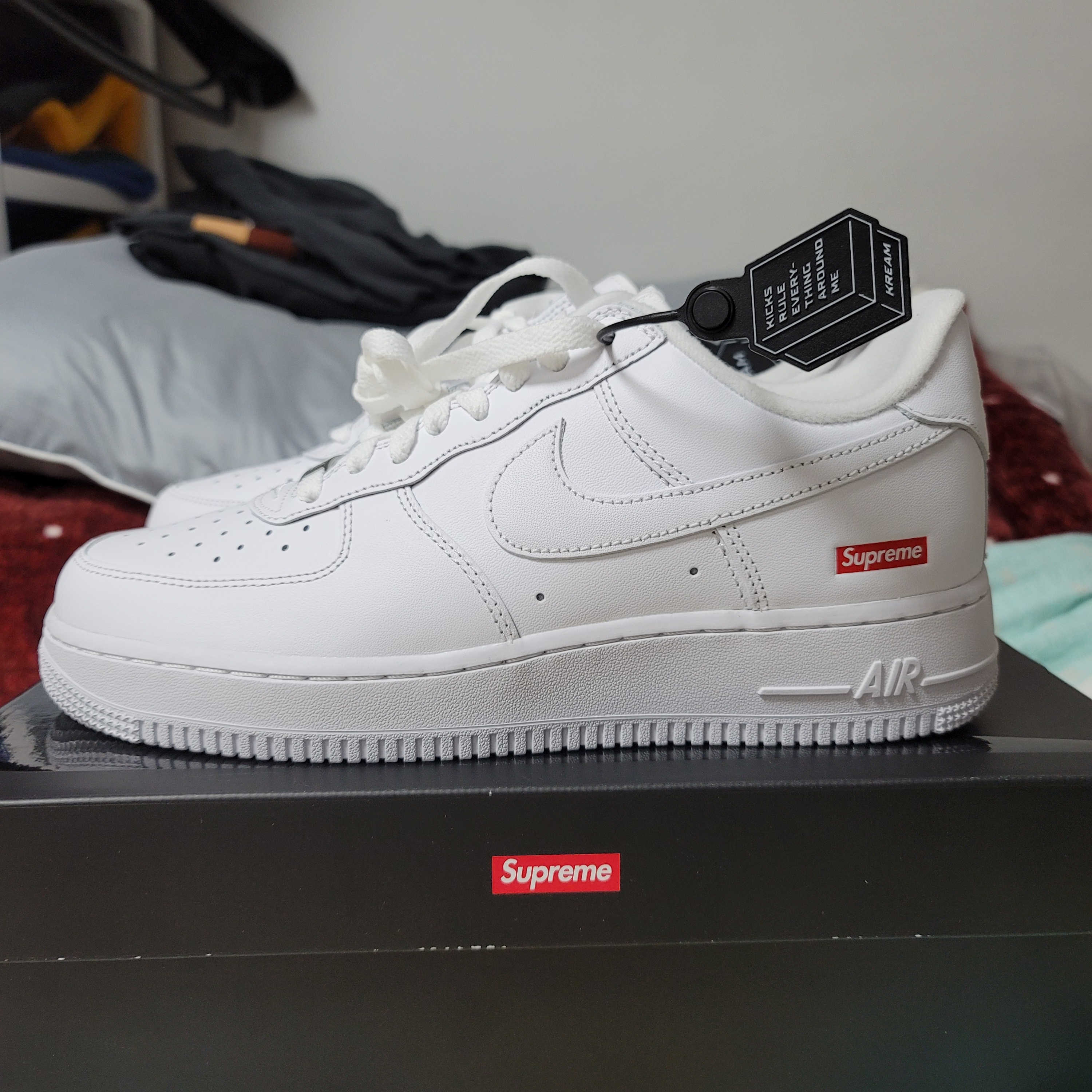 Nike x Supreme Air Force 1 Low White 착용 스타일 - 2