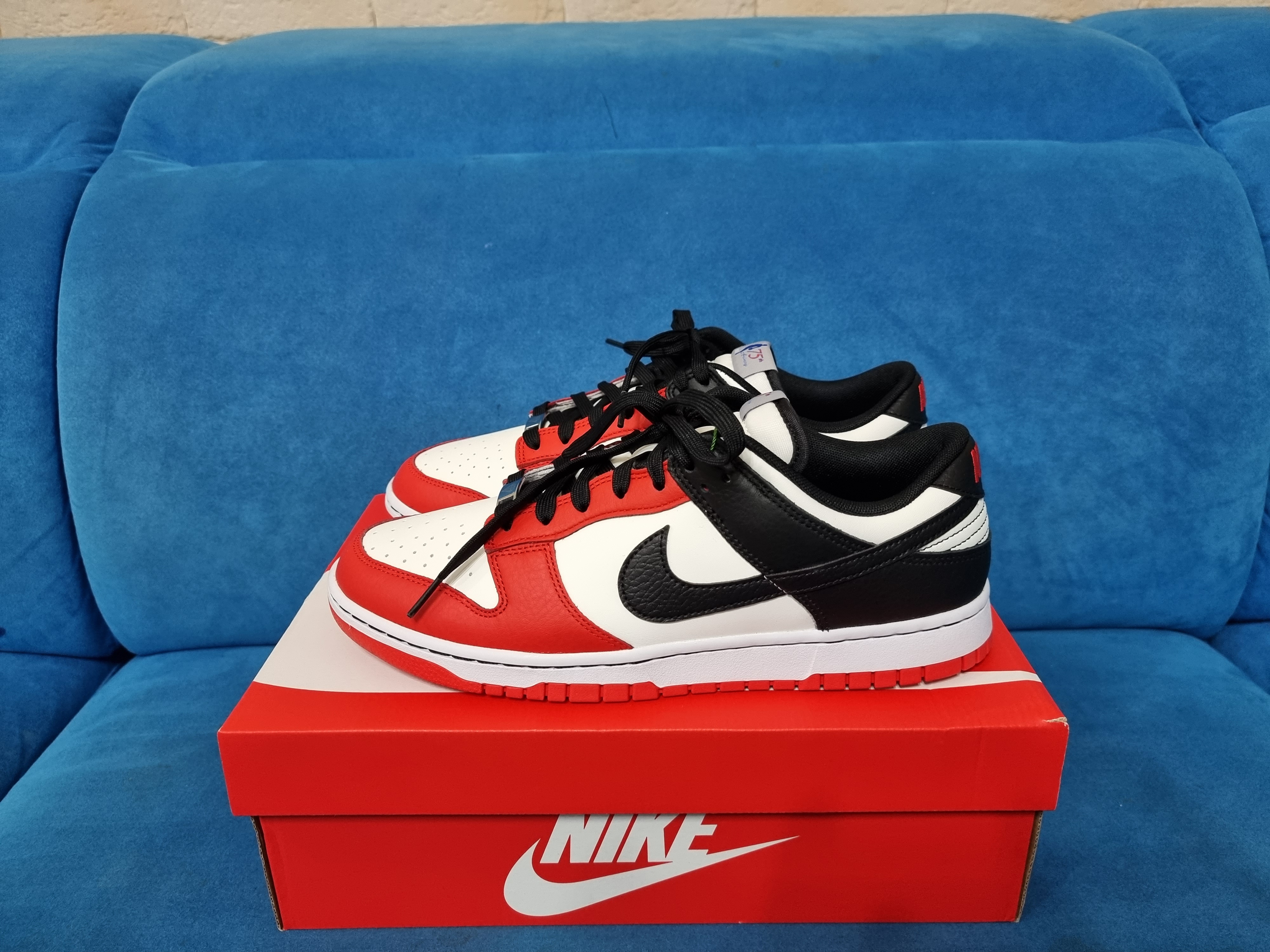 Nike x NBA Dunk Low Retro EMB Black and Chile Red, (GS) Nike x NBA Dunk Low Black and Chile Red 착용 스타일 - 1