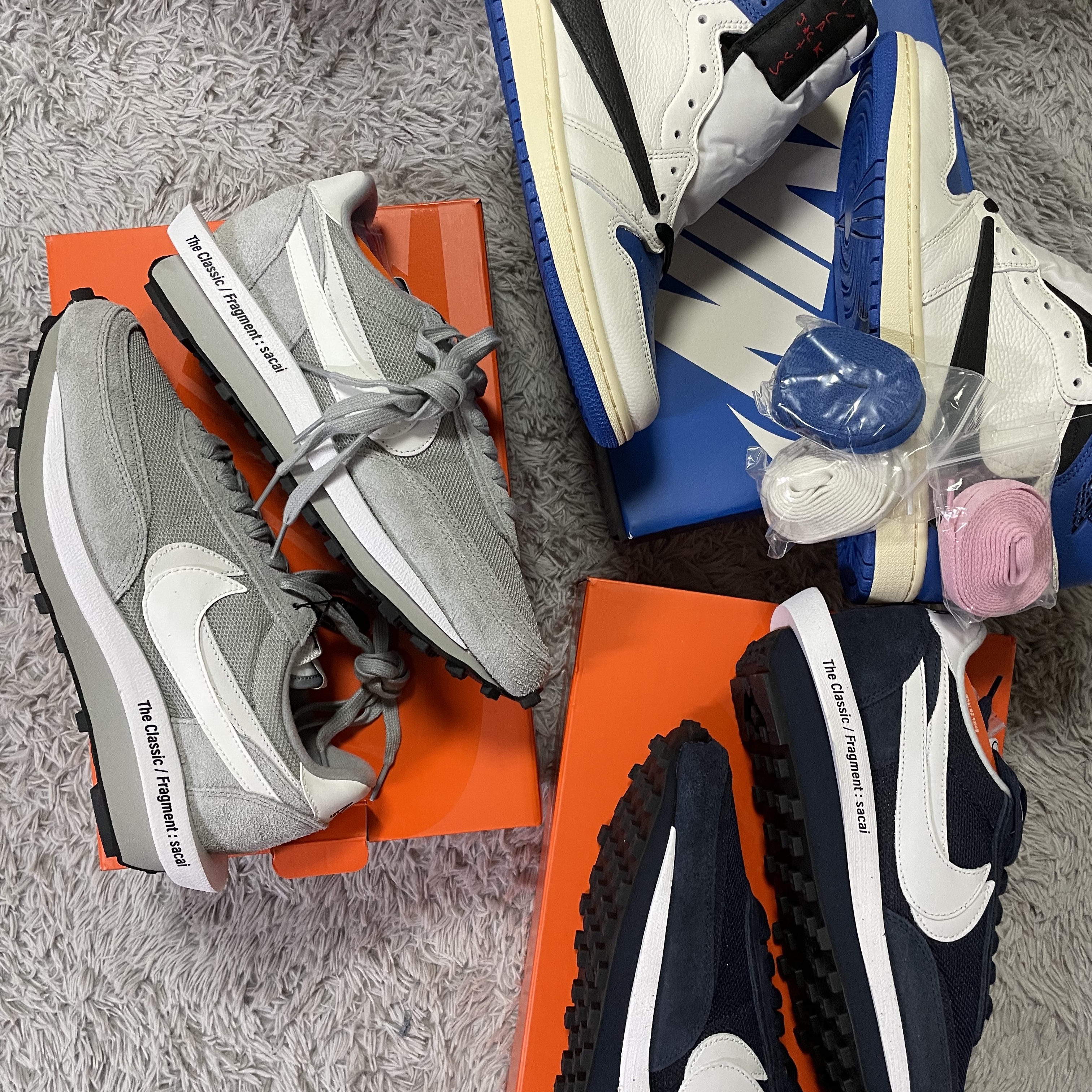 Jordan 1 x Travis Scott x Fragment Retro High OG SP Military Blue, Nike x Sacai x Fragment LDWaffle Light Smoke Grey 착용 스타일