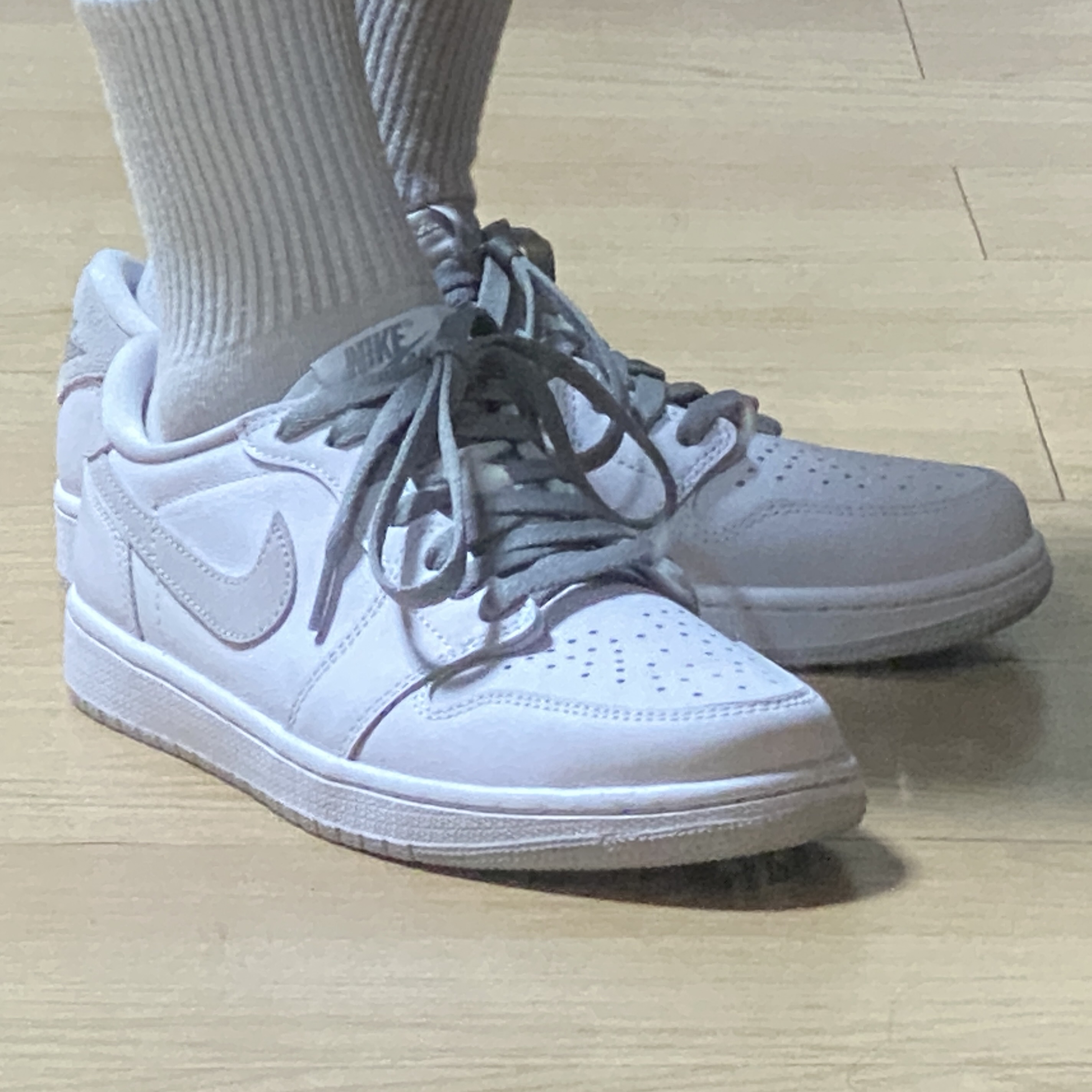 Jordan 1 Low OG Neutral Grey 착용 스타일 - 2