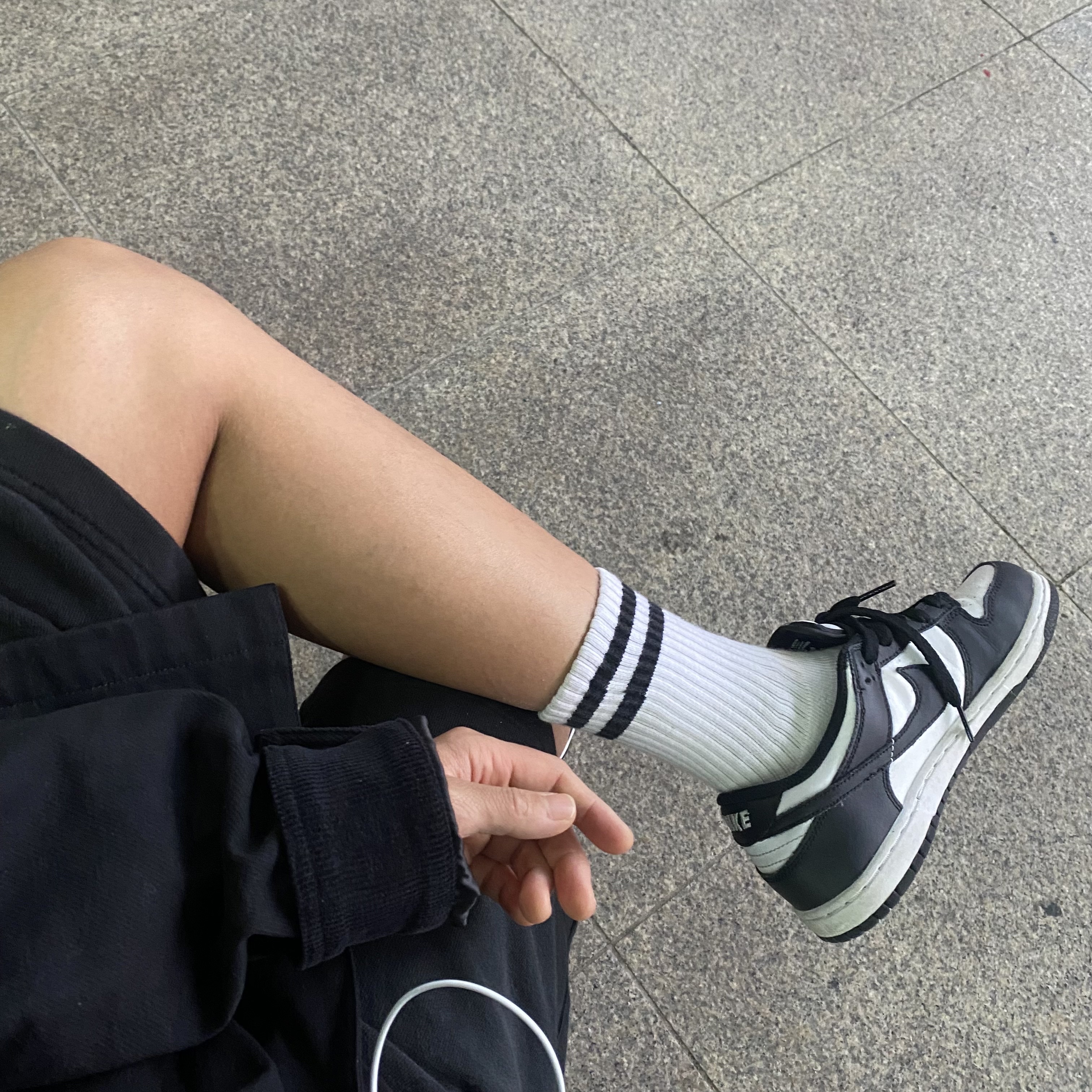 (GS) Nike Dunk Low Black 착용 스타일