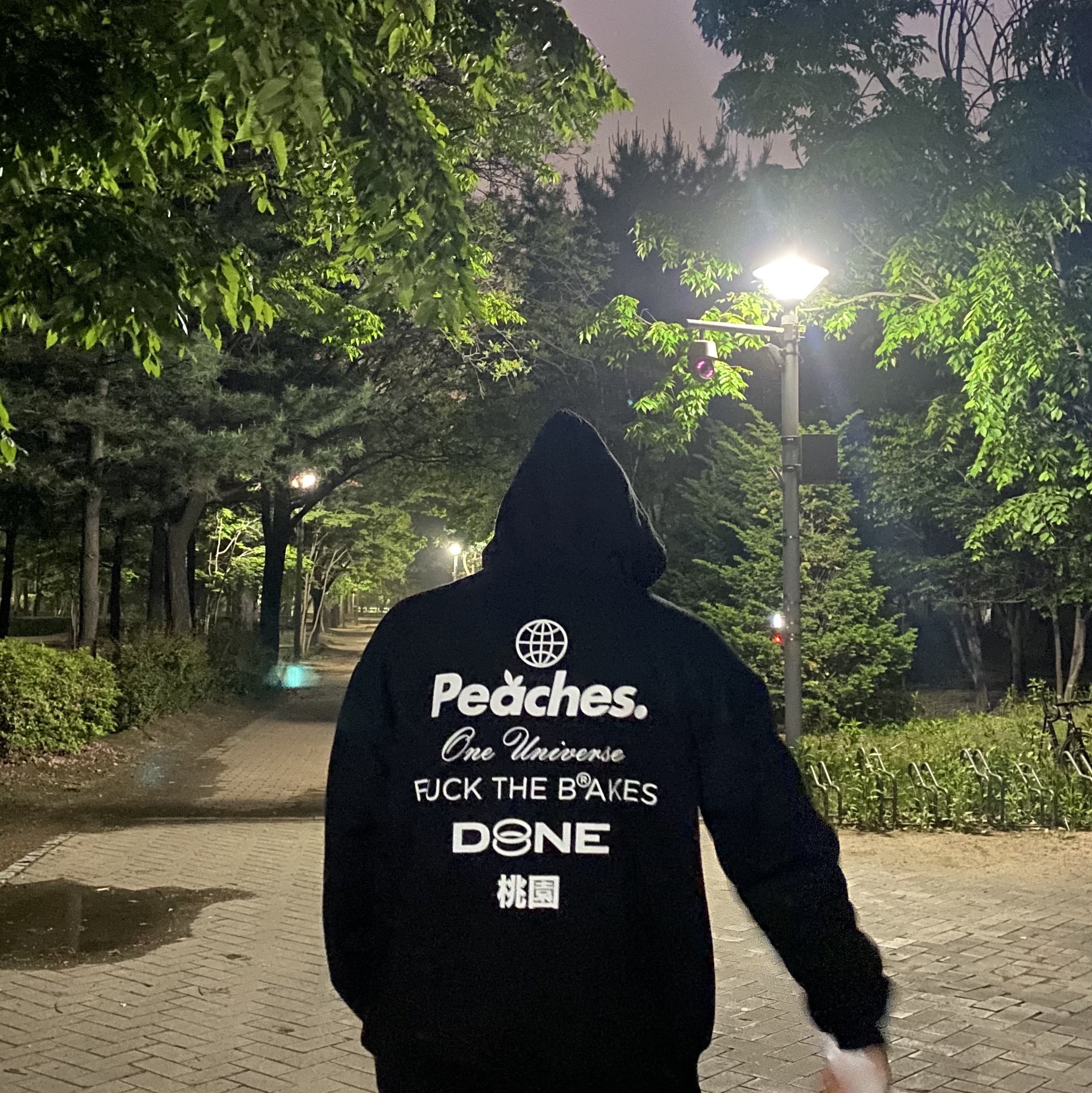 Peaches. Staple Hoodie Black 착용 스타일
