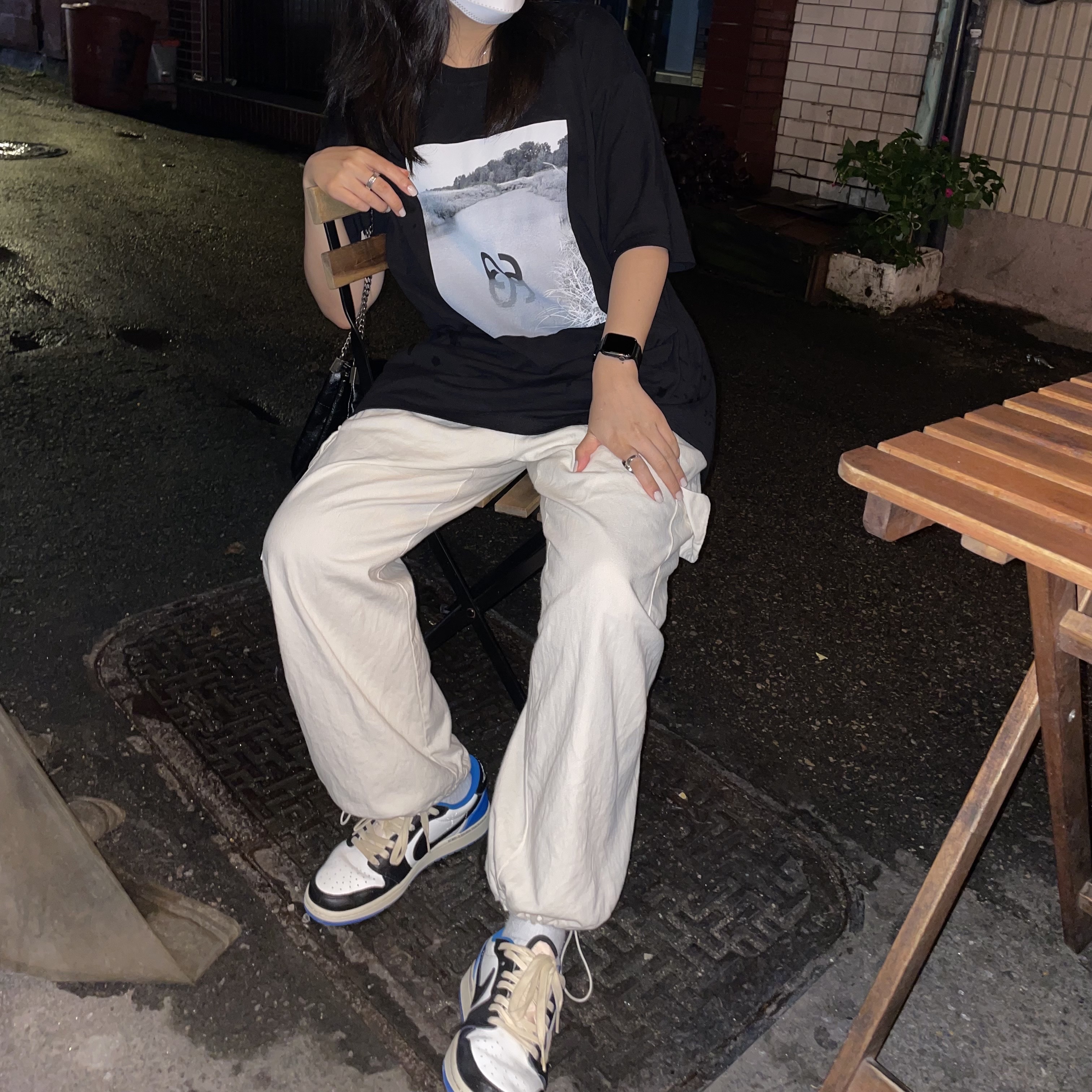 Jordan 1 x Travis Scott x Fragment Retro Low OG SP Military Blue, Stussy Reflection T-Shirt Black 착용 스타일