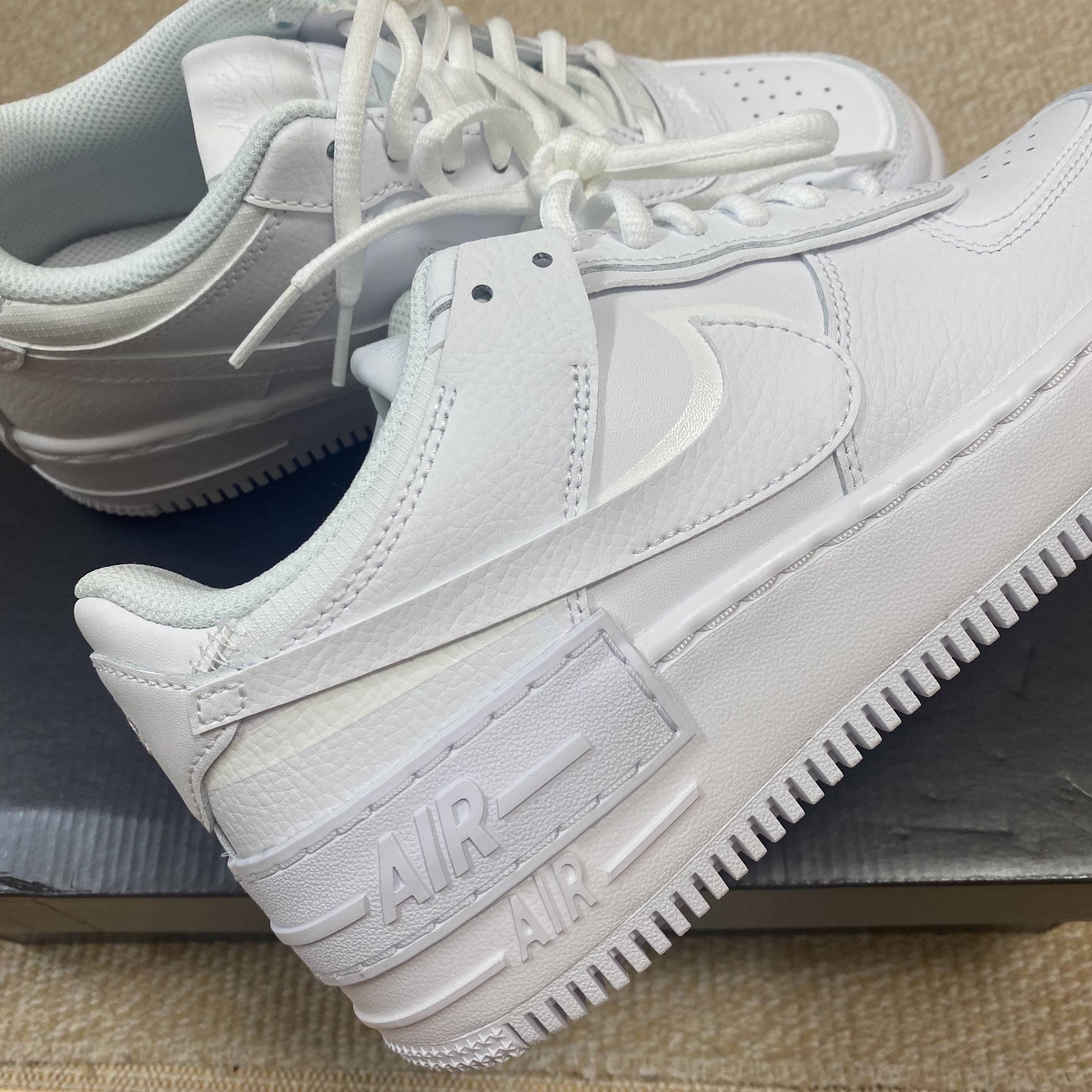(W) Nike Air Force 1 Shadow Triple White 착용 스타일