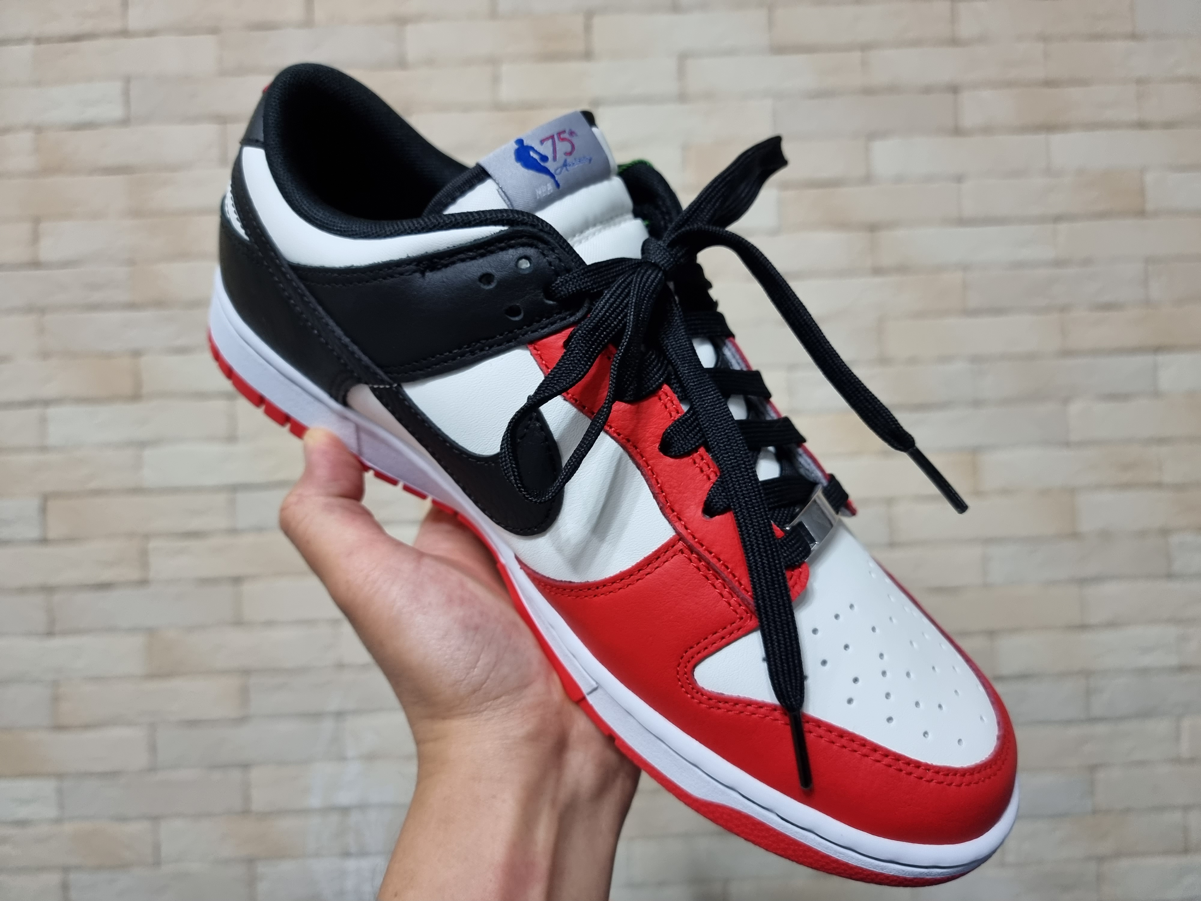 Nike x NBA Dunk Low Retro EMB Black and Chile Red, (GS) Nike x NBA Dunk Low Black and Chile Red 착용 스타일 - 3