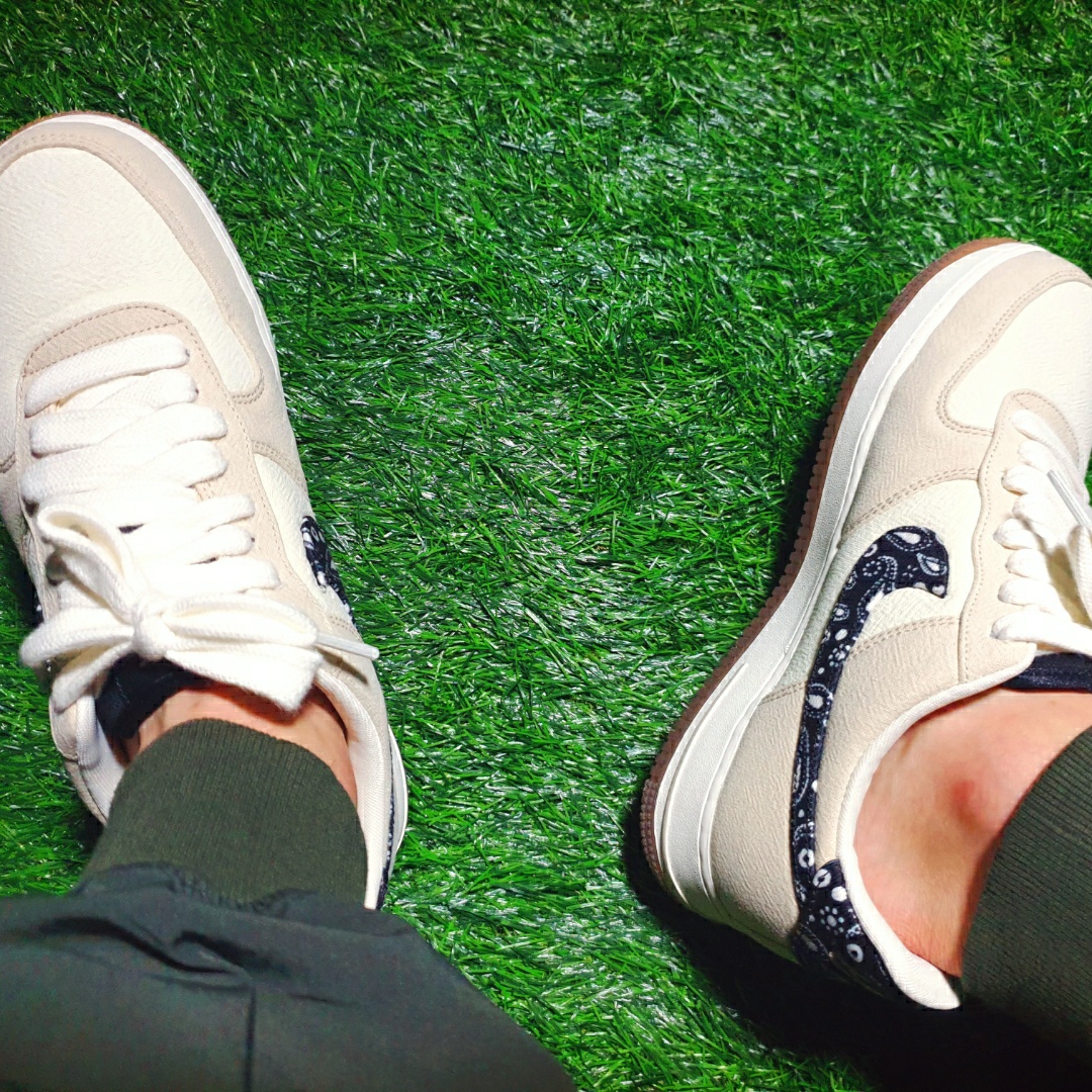 Nike Air Force 1 '07 LV8 Paisley Swoosh 착용 스타일 - 5