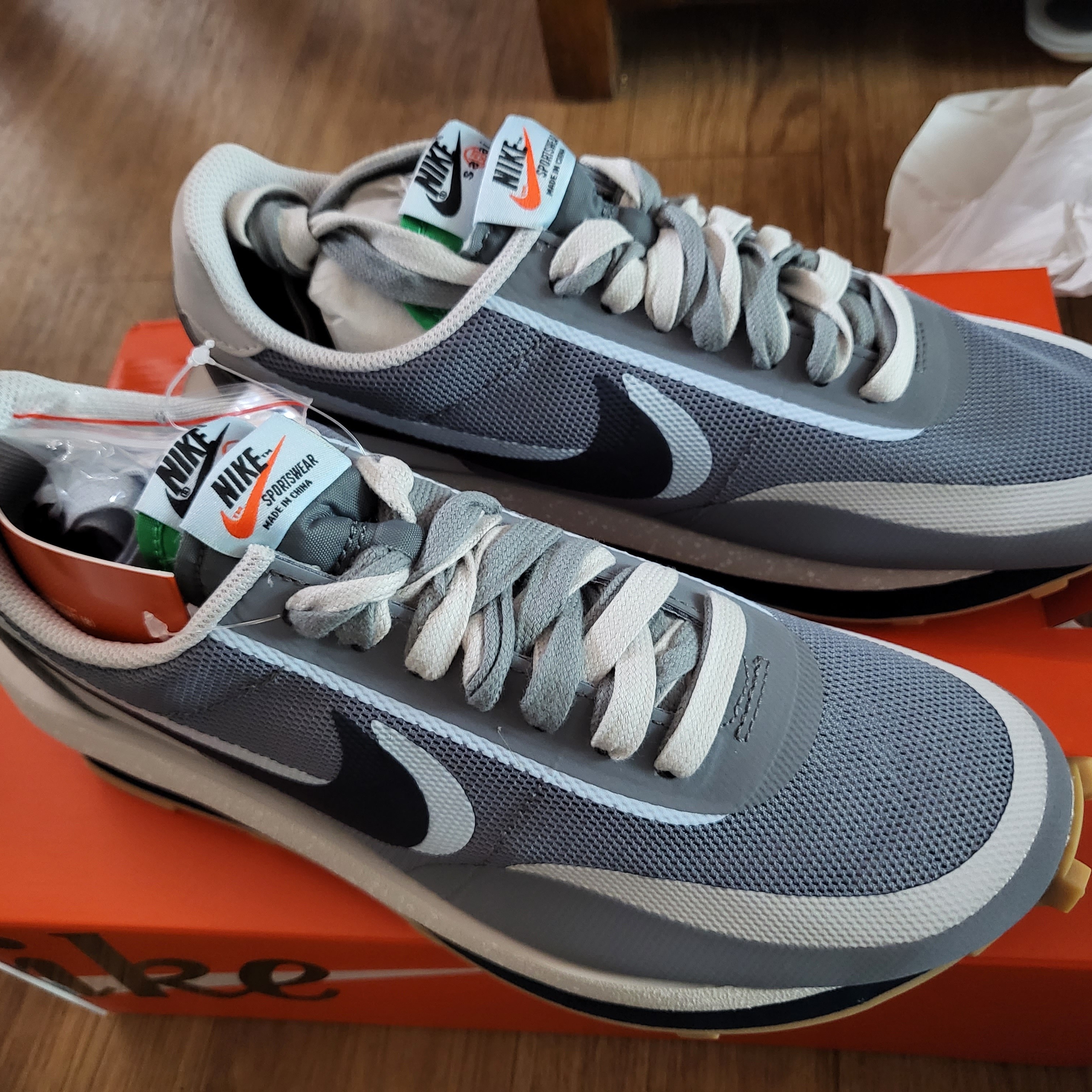 Nike x Sacai x Clot LDWaffle Cool Grey 착용 스타일 - 2