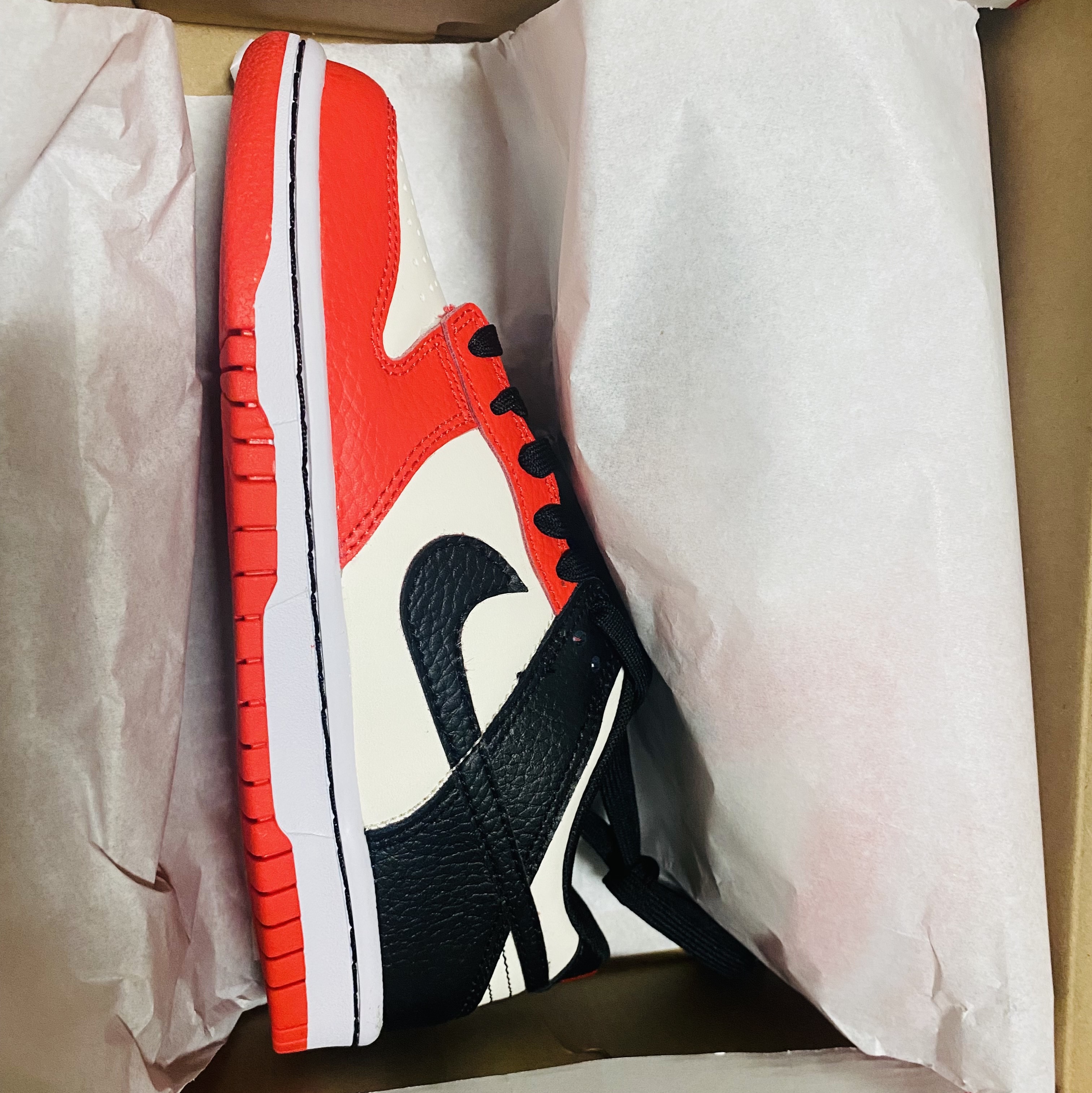 (GS) Nike x NBA Dunk Low Black and Chile Red 착용 스타일