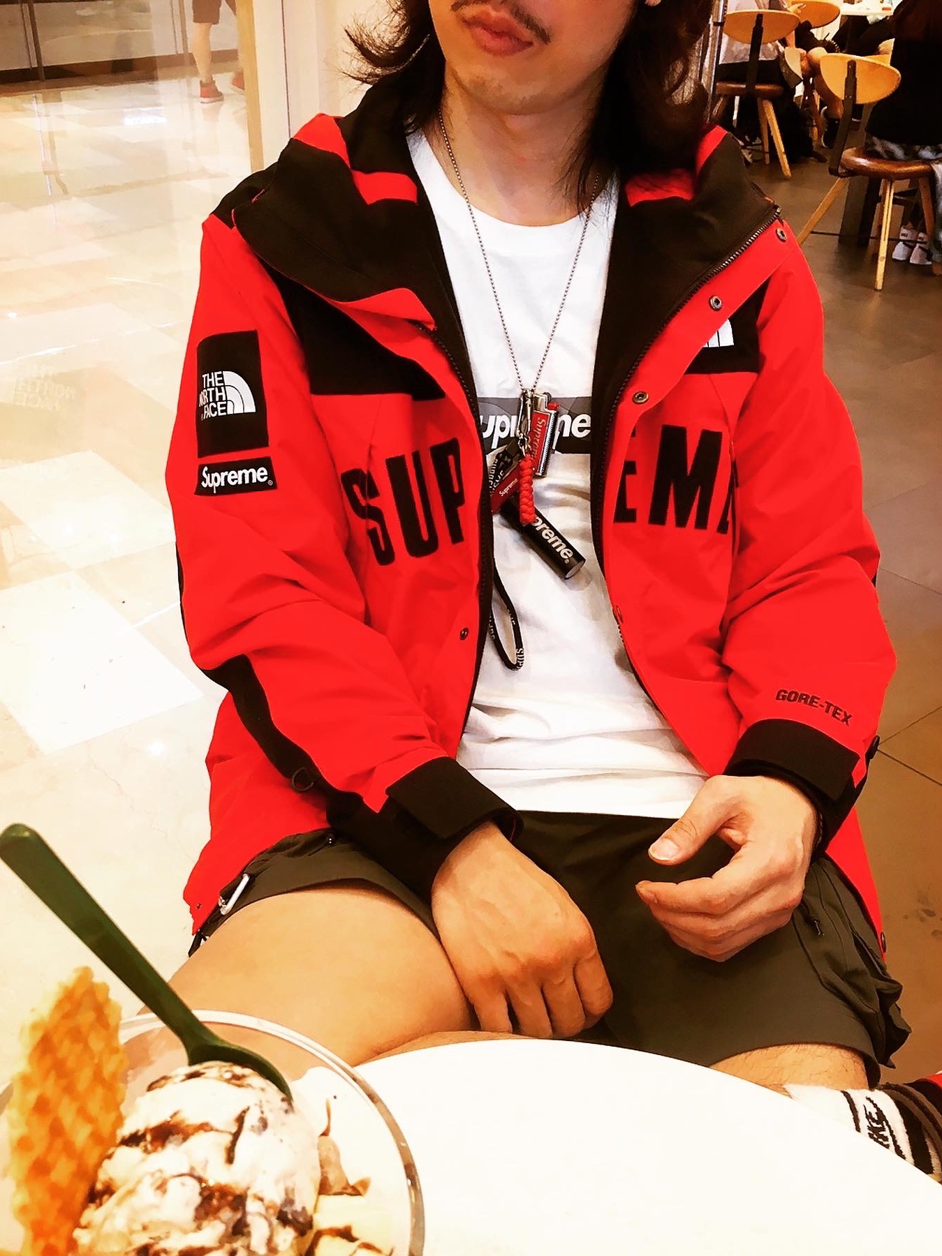 Jordan 1 x Off-White Retro High Chicago The Ten, Supreme x The North Face Arc Logo Mountain Parka Red - 19SS 착용 스타일 - 2