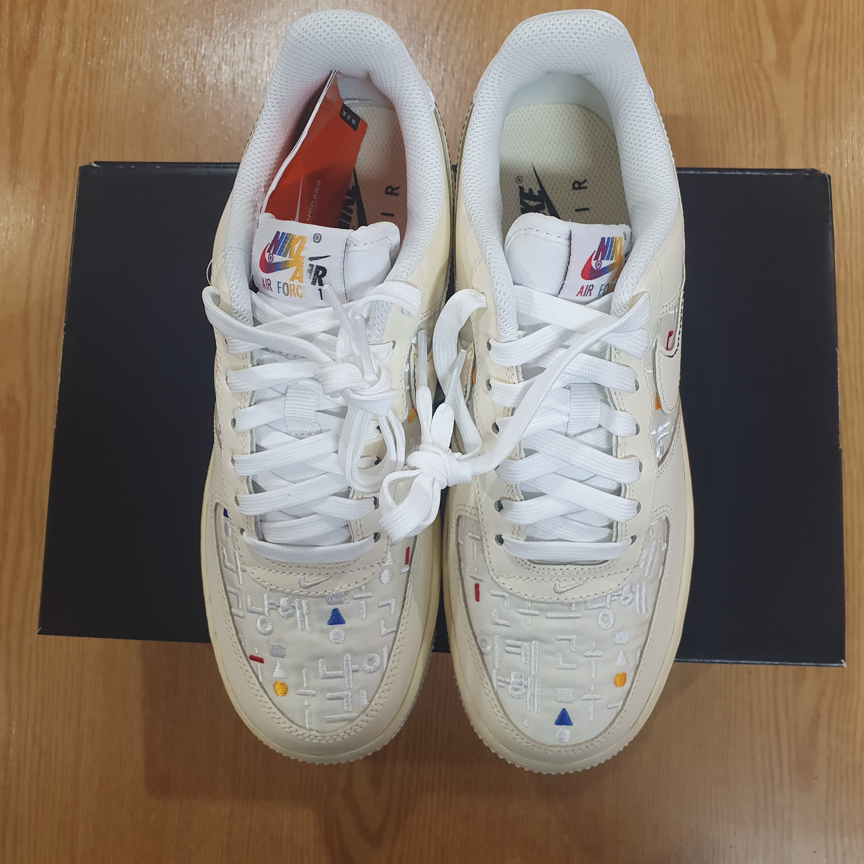 (W) Nike Air Force 1 '07 LV8 Hangul Day 착용 스타일 - 2
