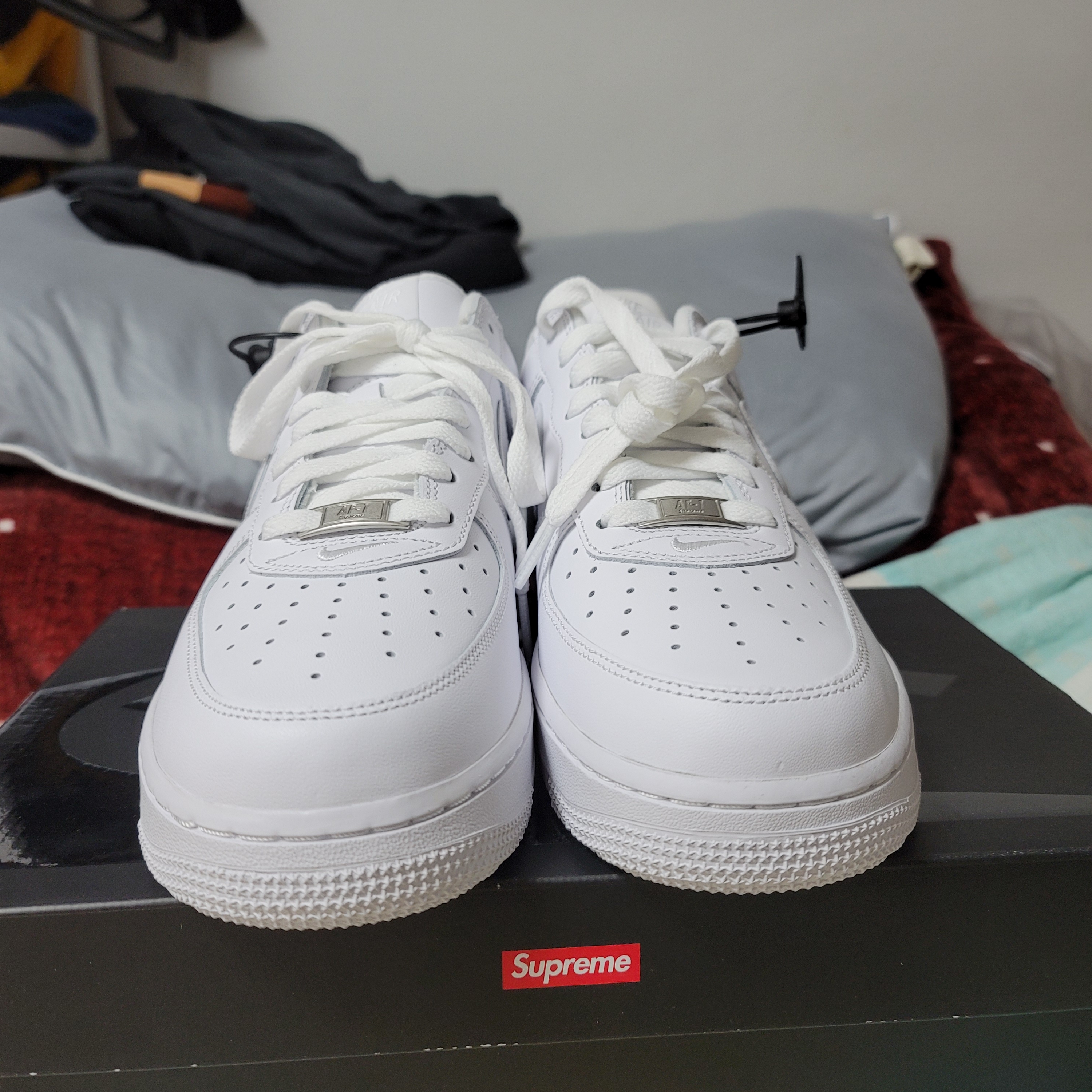 Nike x Supreme Air Force 1 Low White 착용 스타일 - 1