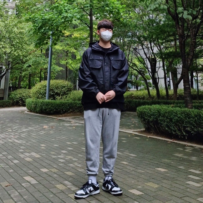 Nike Dunk Low Retro Black, Stussy Modern Leaders T-Shirt Black 착용 스타일