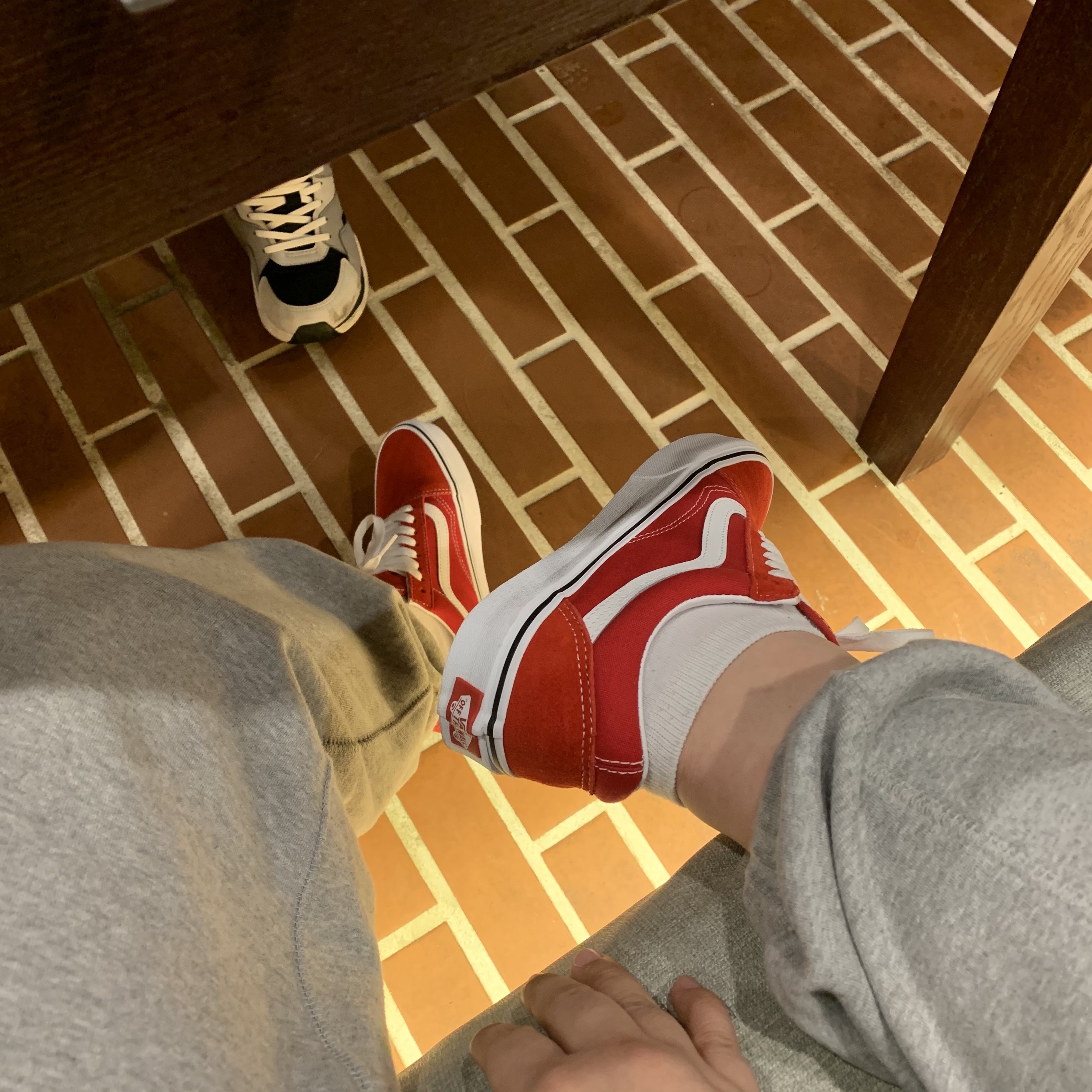 Vans Old Skool Racing Red 착용 스타일