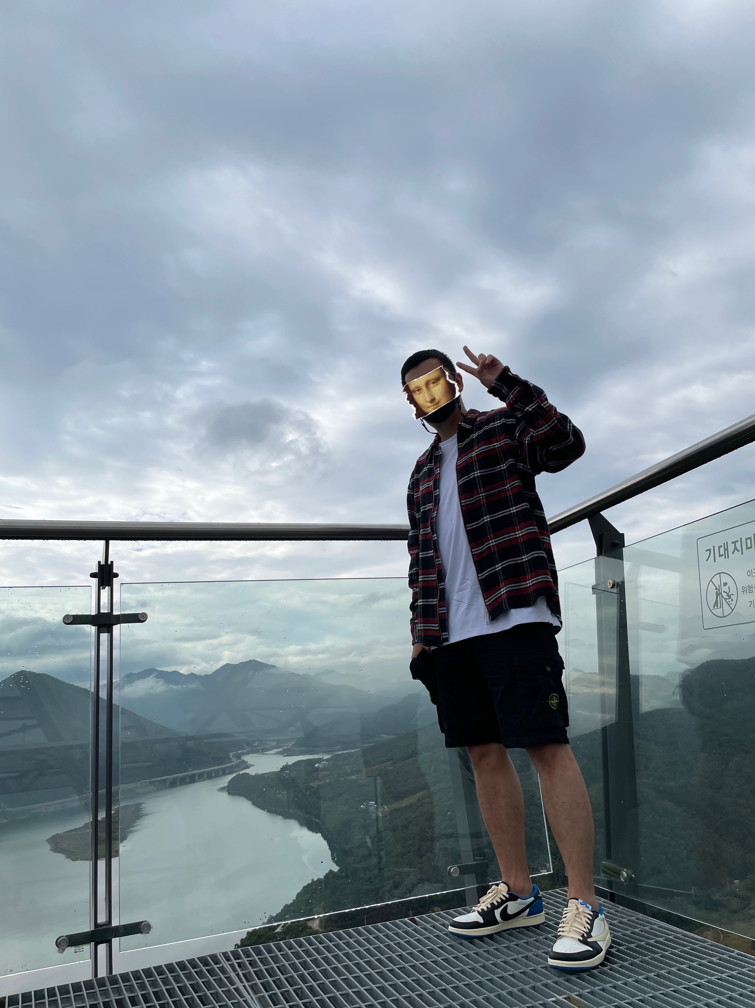Jordan 1 x Travis Scott x Fragment Retro Low OG SP Military Blue, Stone Island L07WA T.CO+OLD Bermuda Shorts Black - 21SS 착용 스타일