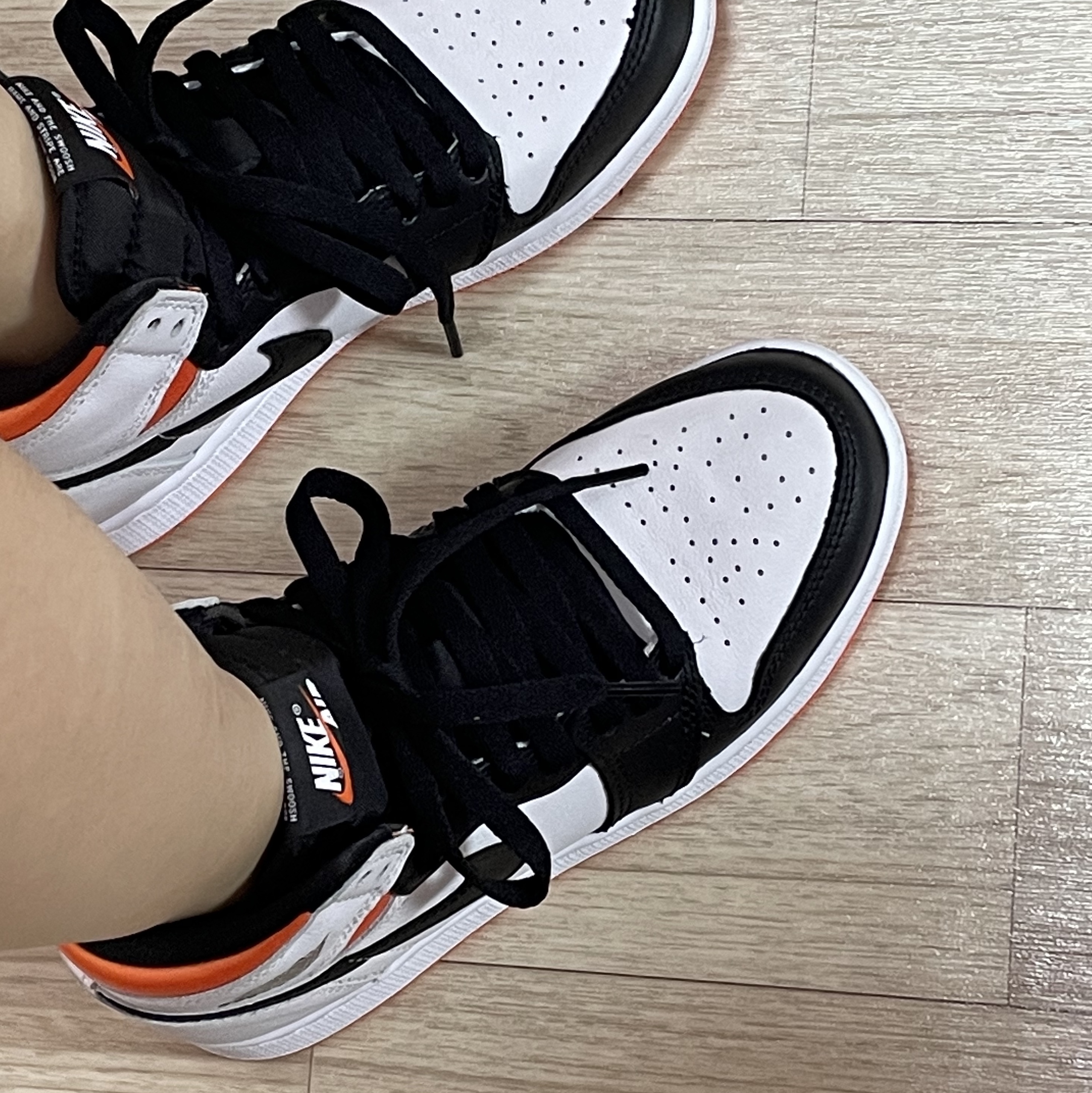 (GS) Jordan 1 Retro High OG Electro Orange 착용 스타일