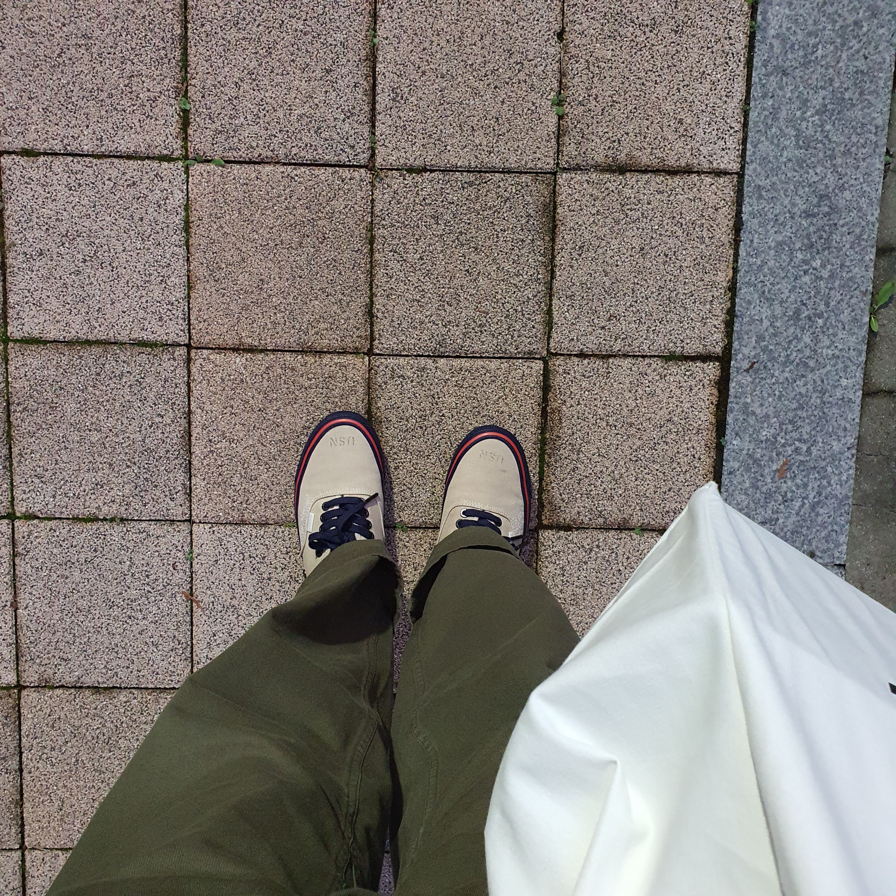 Vans Vault x Nigel Cabourn OG Authentic LX Worn White Navy 착용 스타일 - 1
