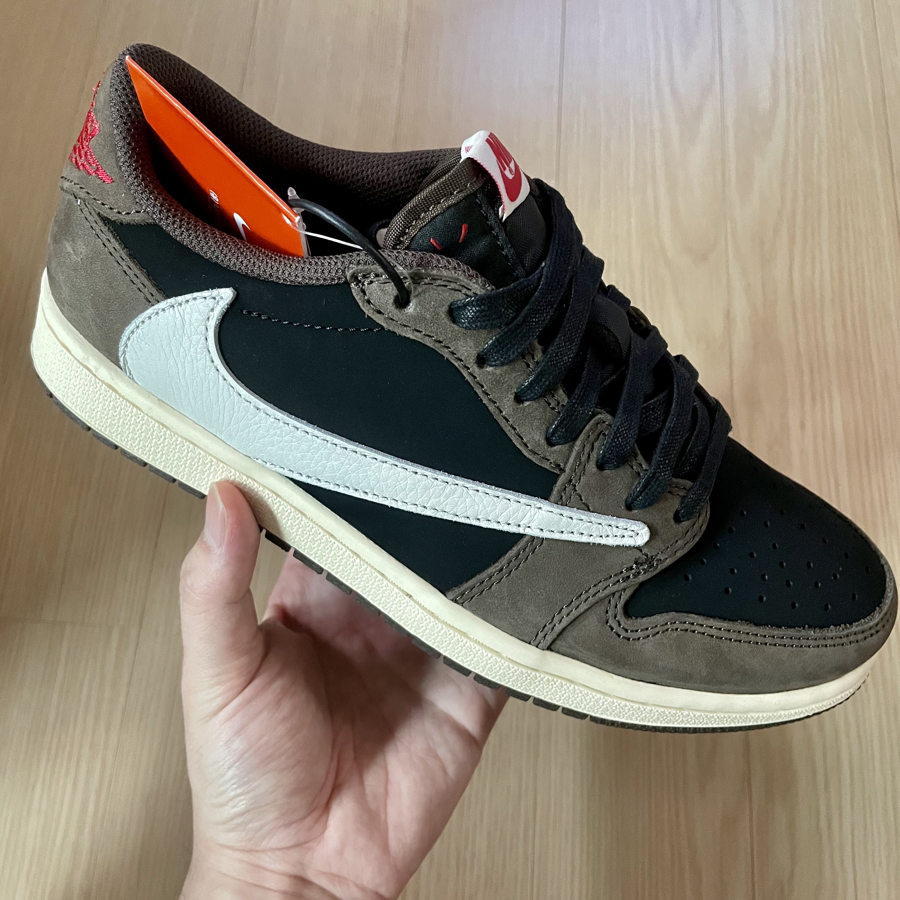 Jordan 1 x Travis Scott Retro Low OG SP Mocha, Jordan 1 x Travis Scott x Fragment Retro Low OG SP Military Blue 착용 스타일 - 1