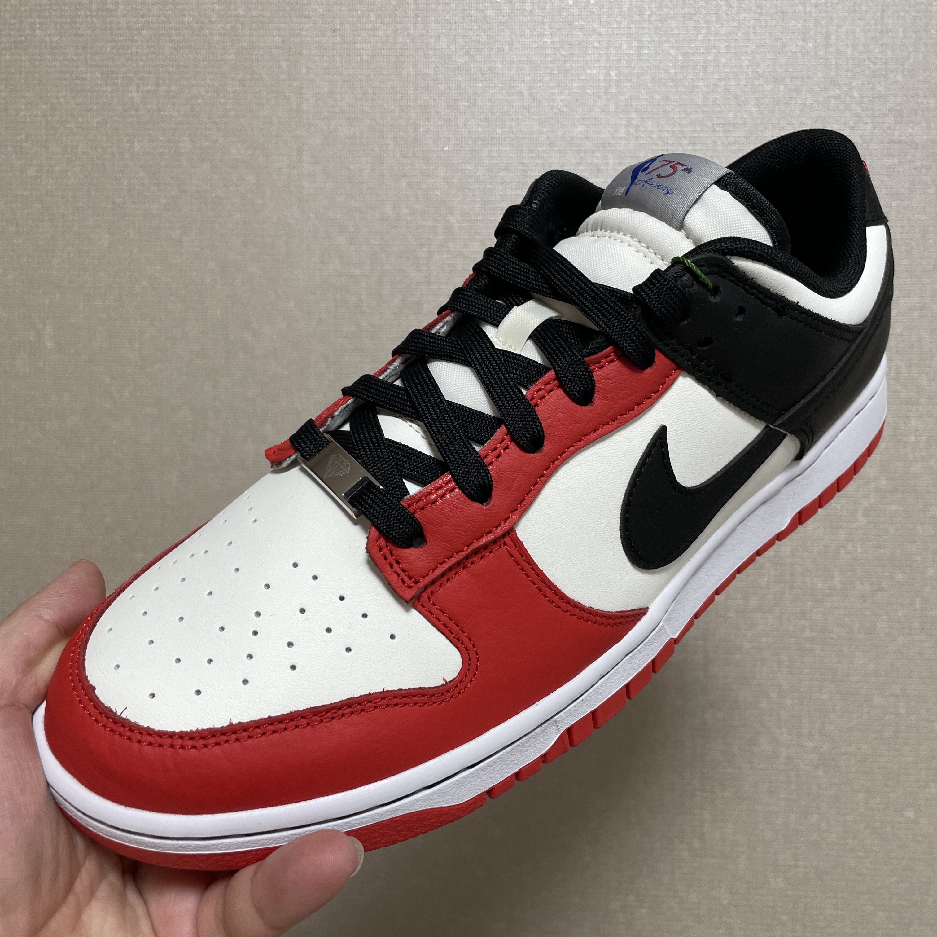 Nike x NBA Dunk Low Retro EMB Black and Chile Red 착용 스타일