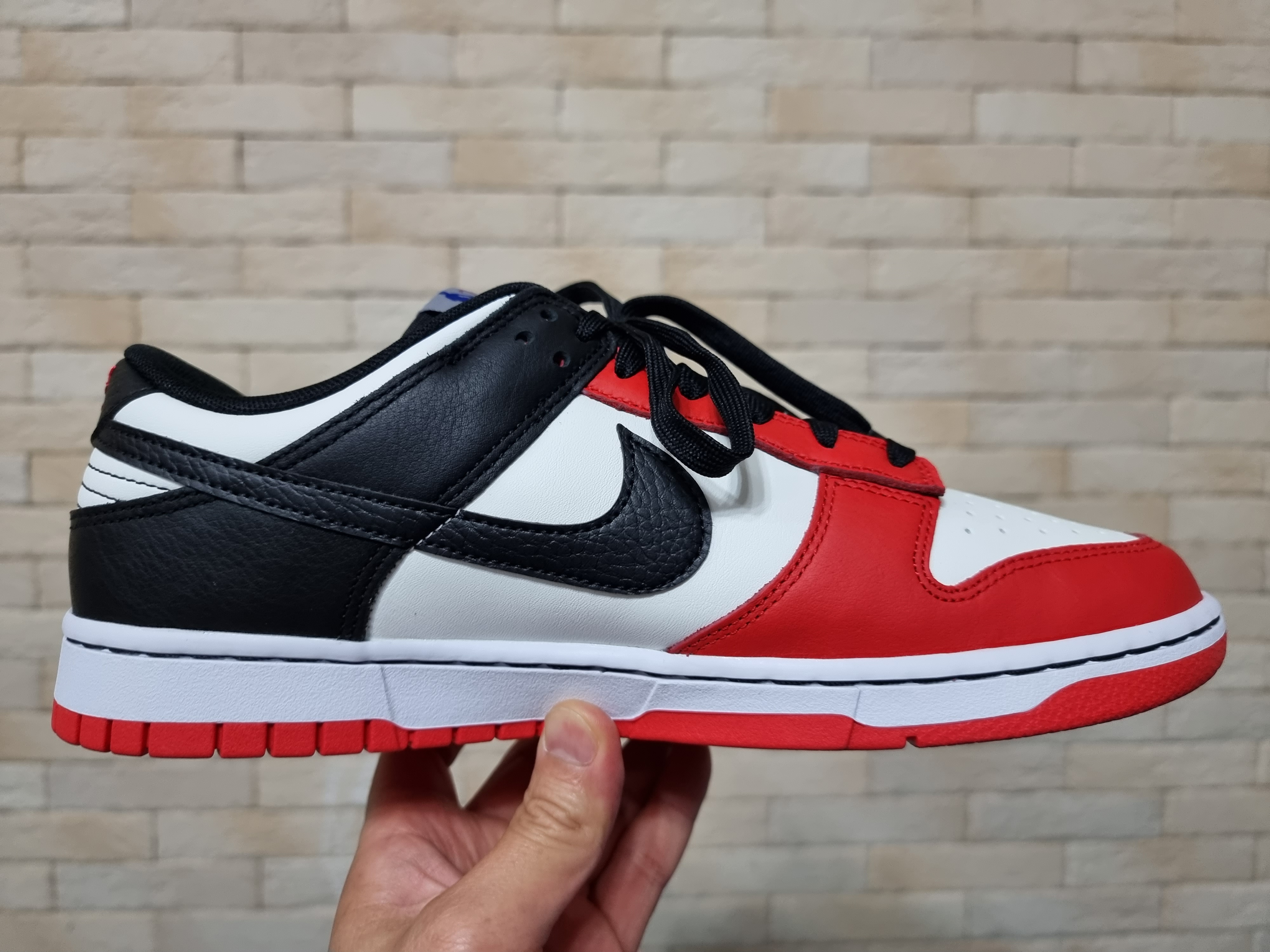 Nike x NBA Dunk Low Retro EMB Black and Chile Red, (GS) Nike x NBA Dunk Low Black and Chile Red 착용 스타일 - 2