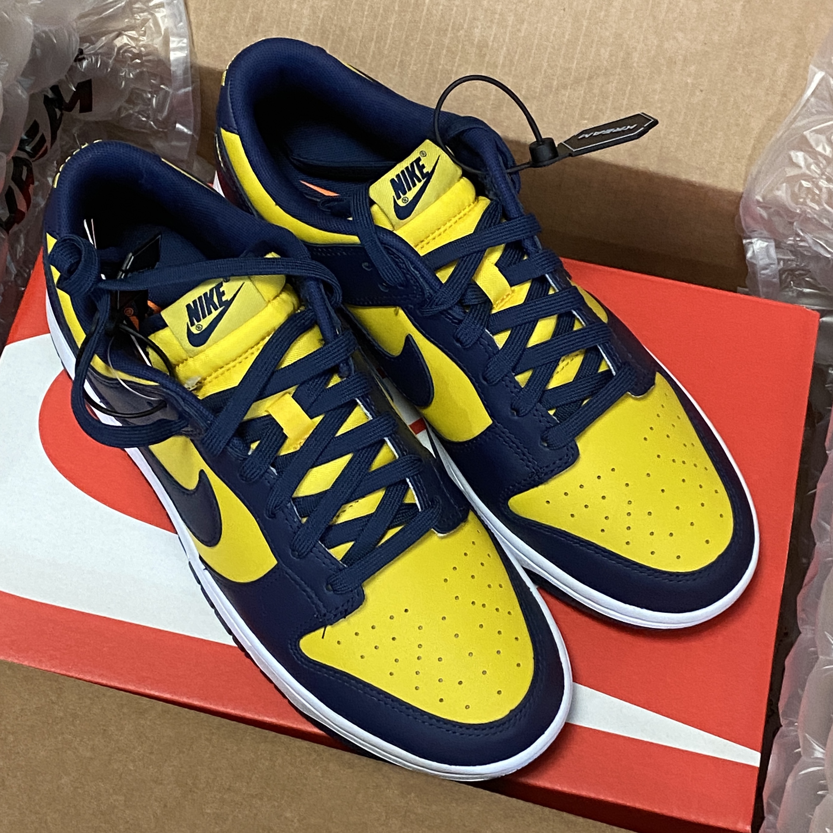 Nike Dunk Low Retro Varsity Maize 착용 스타일