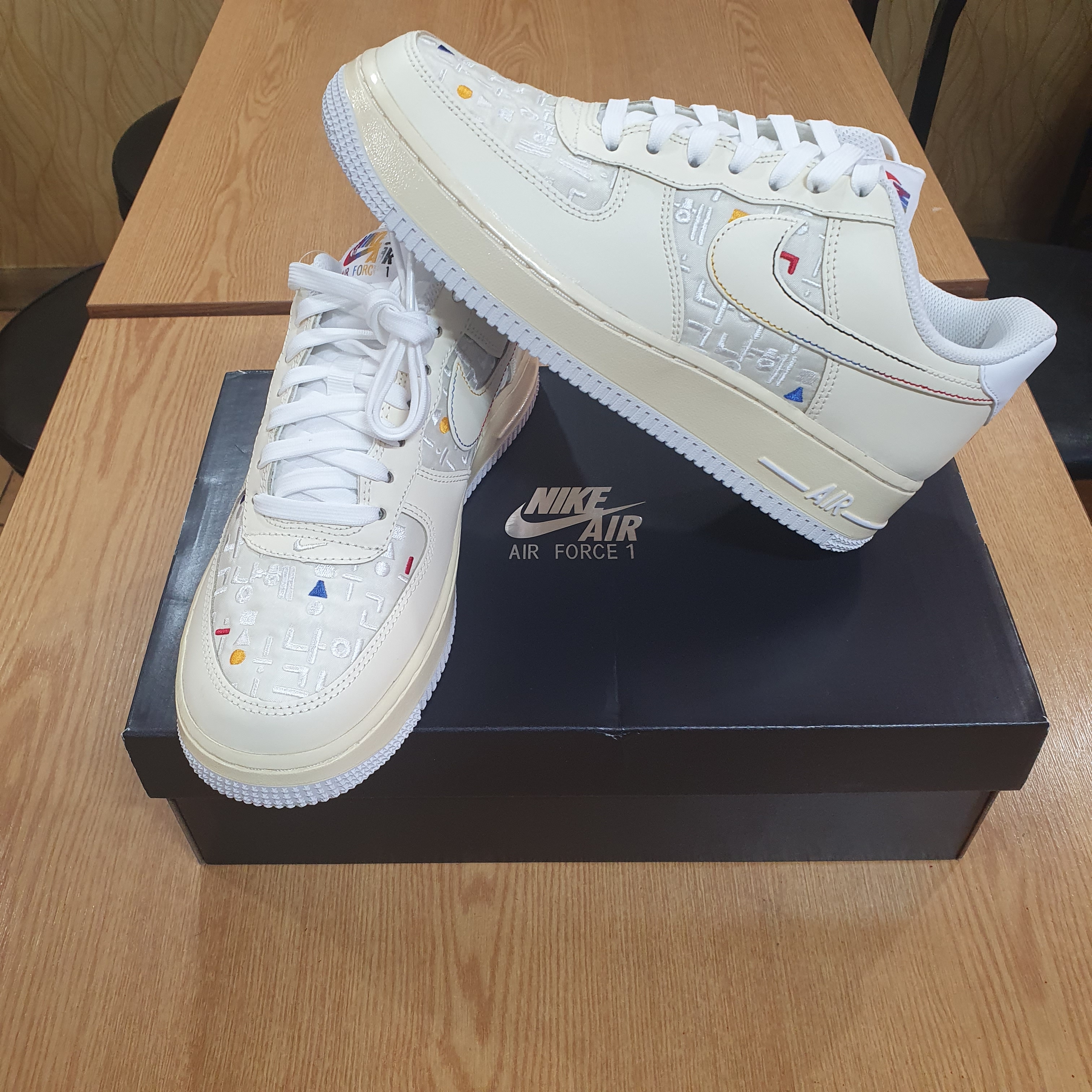 (W) Nike Air Force 1 '07 LV8 Hangul Day 착용 스타일 - 1