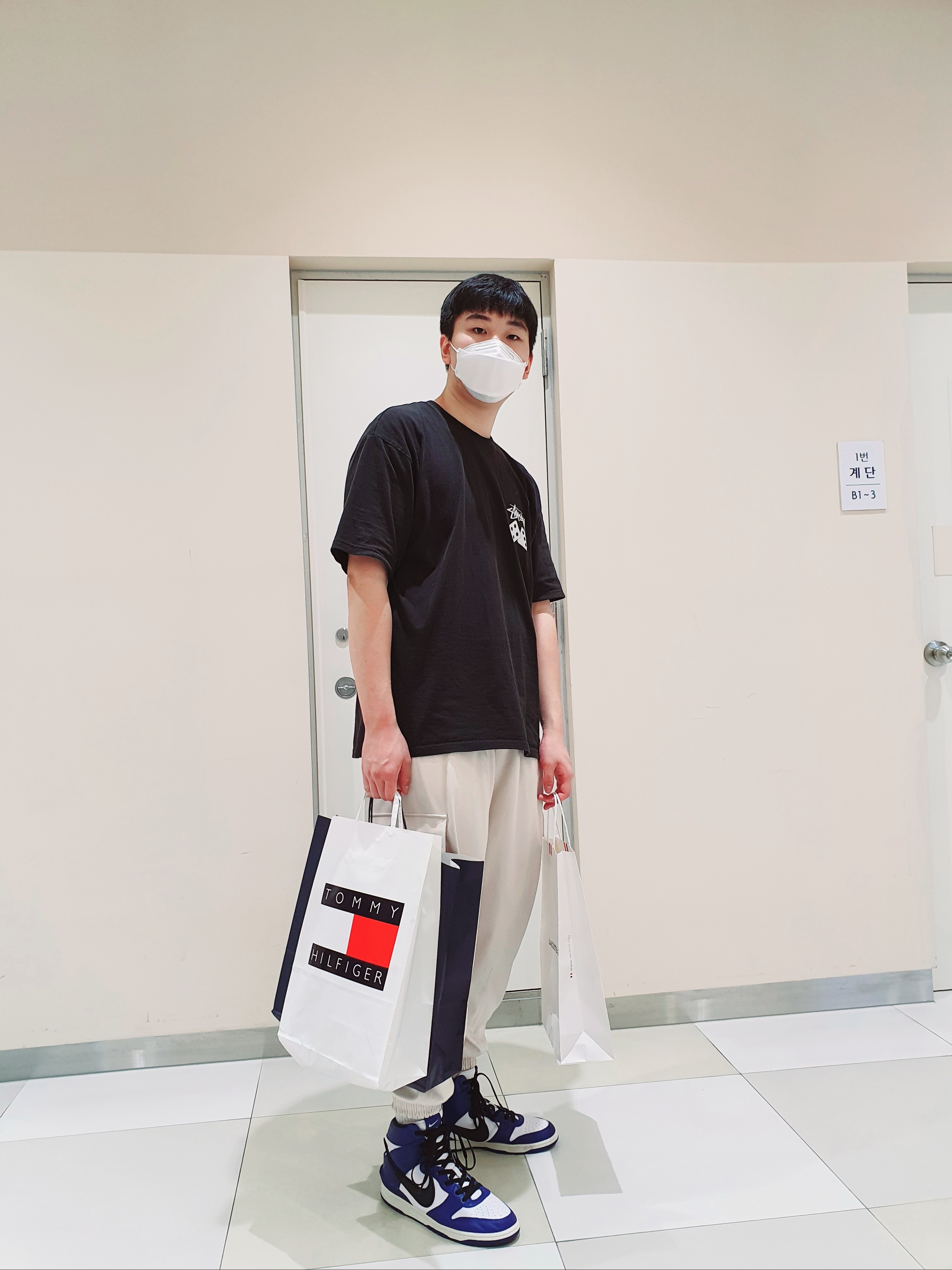 Nike x Ambush Dunk High Deep Royal Blue, Stussy Dice Pigment Dyed T-Shirt Black 2021 착용 스타일