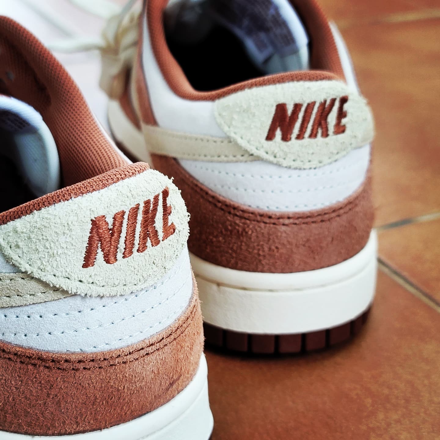 Nike Dunk Low Pro Premium Medium Curry 착용 스타일 - 2