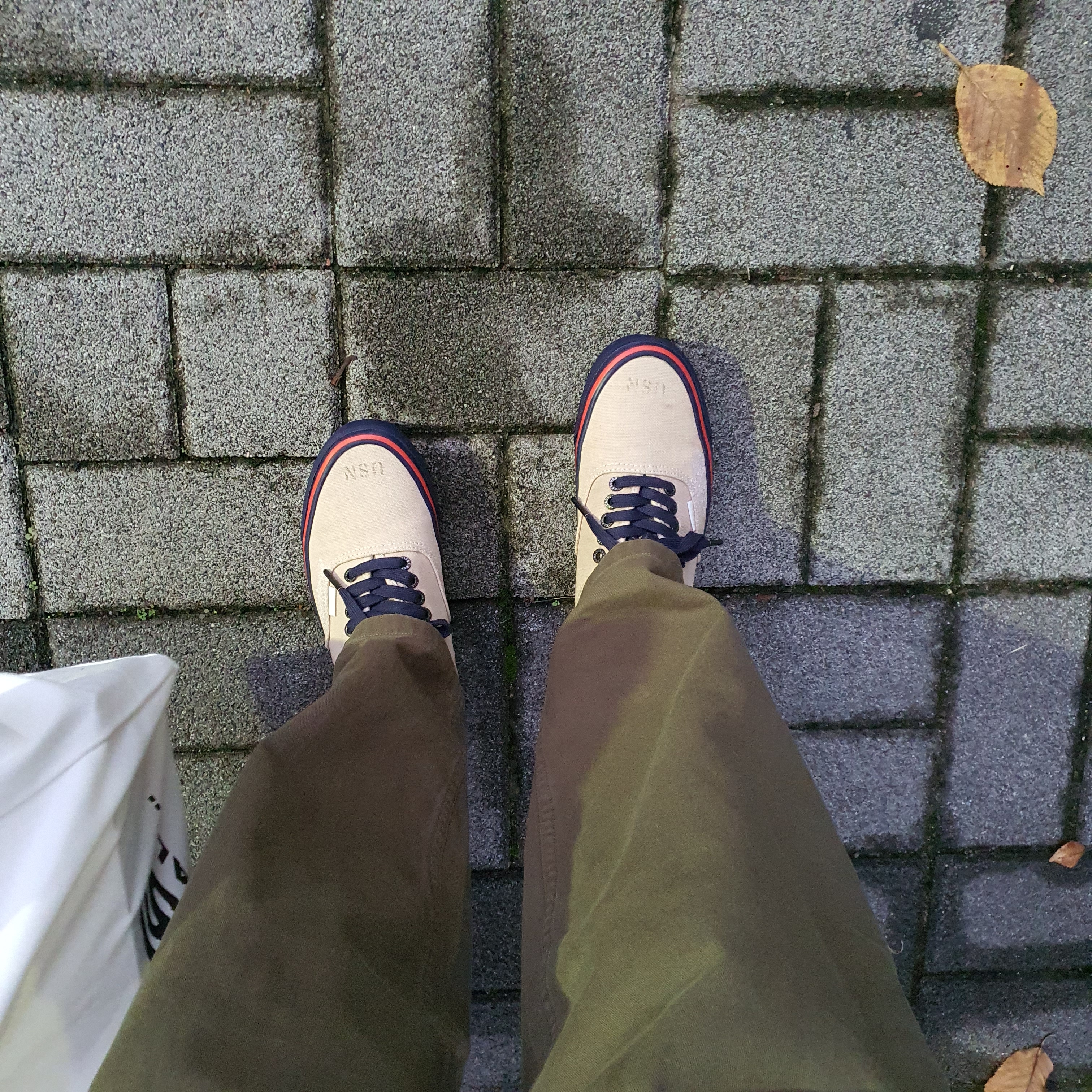 Vans Vault x Nigel Cabourn OG Authentic LX Worn White Navy 착용 스타일 - 2