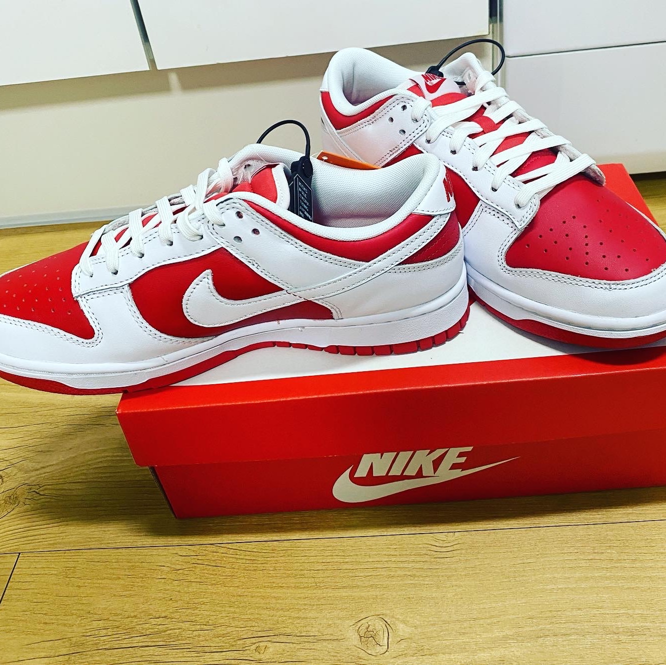 Nike Dunk Low Retro Championship Red 착용 스타일 - 1
