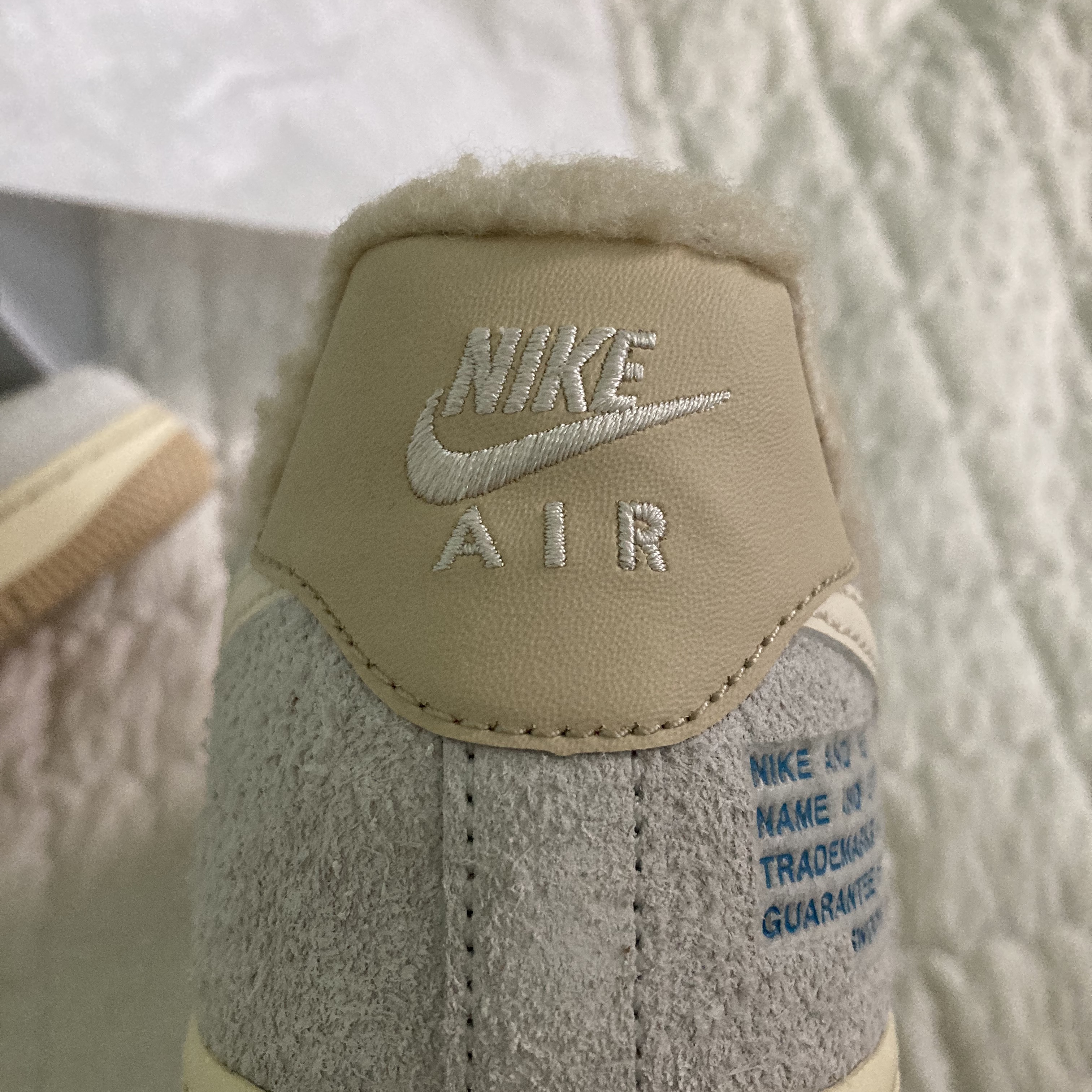 (W) Nike Air Force 1 '07 LV8 Photon Dust Cashmere 착용 스타일 - 3