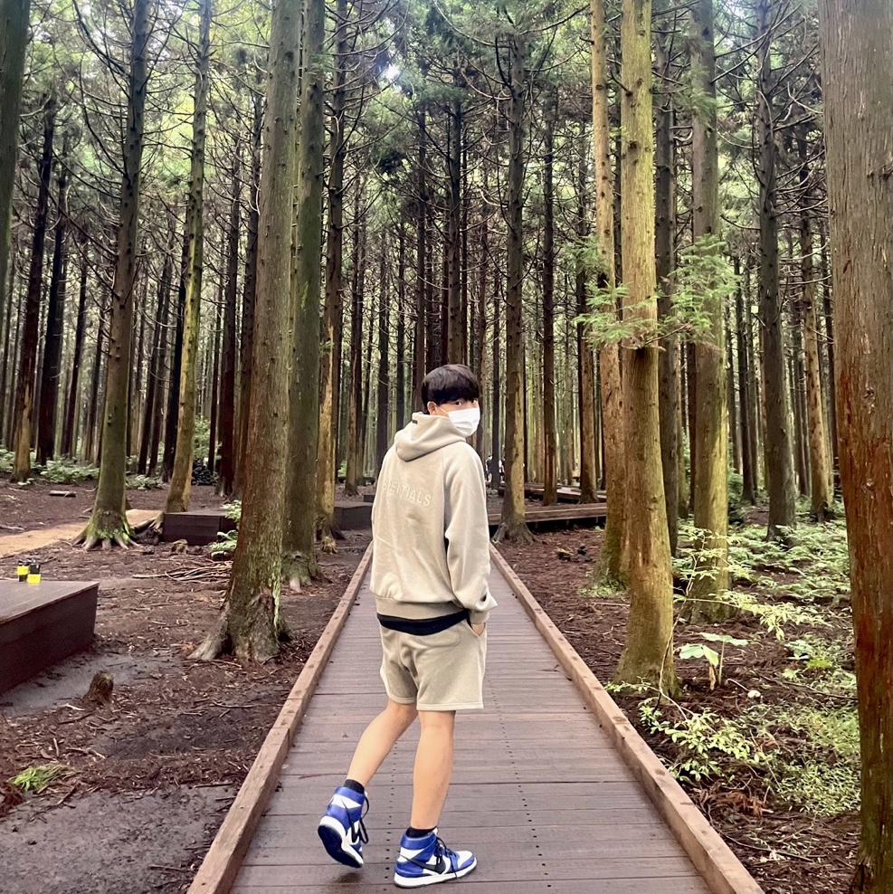 Essentials Pull-Over Hoodie Moss - 21SS, Essentials Sweatshorts Moss - 21SS 착용 스타일