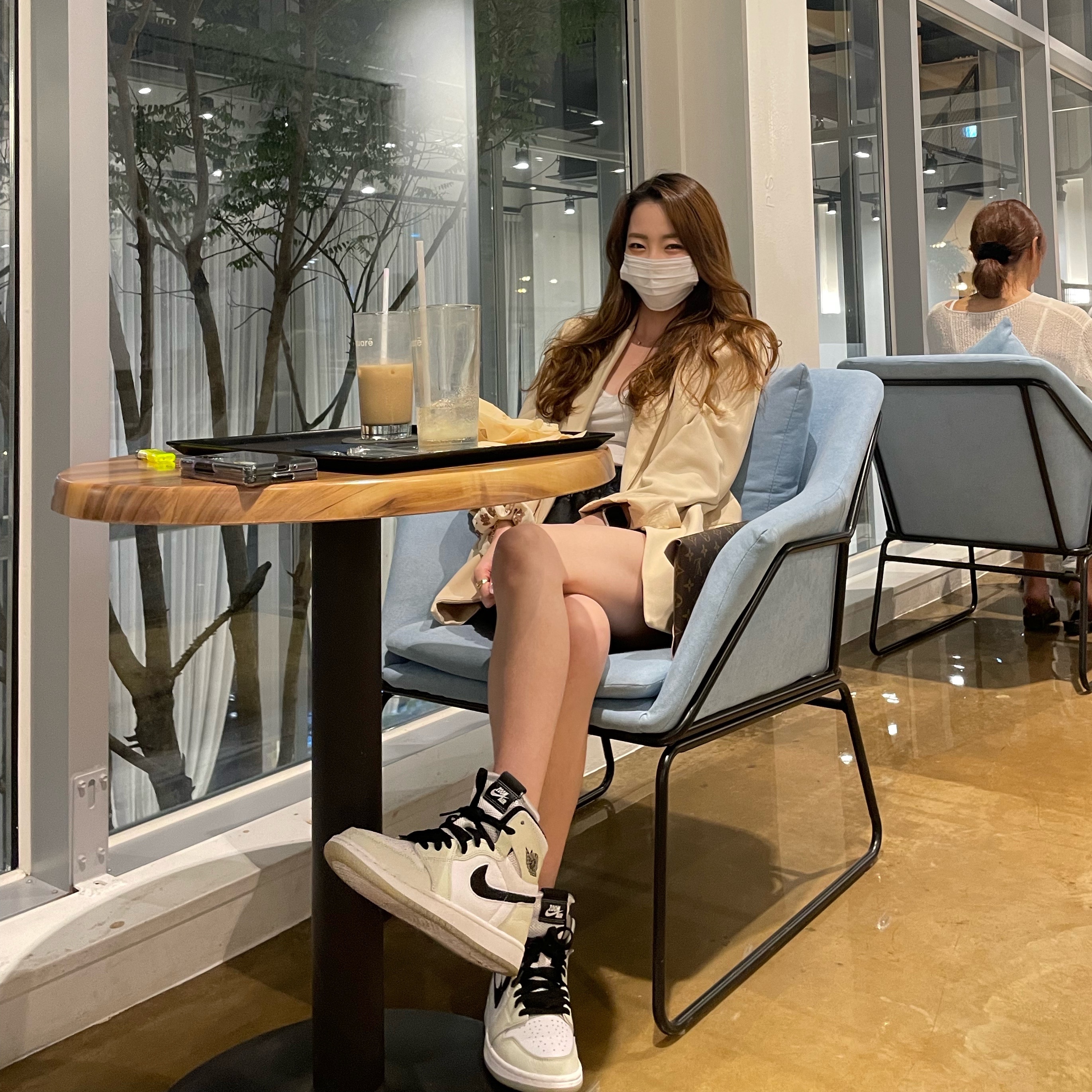 (W) Jordan 1 Zoom Air CMFT Light Bone 착용 스타일