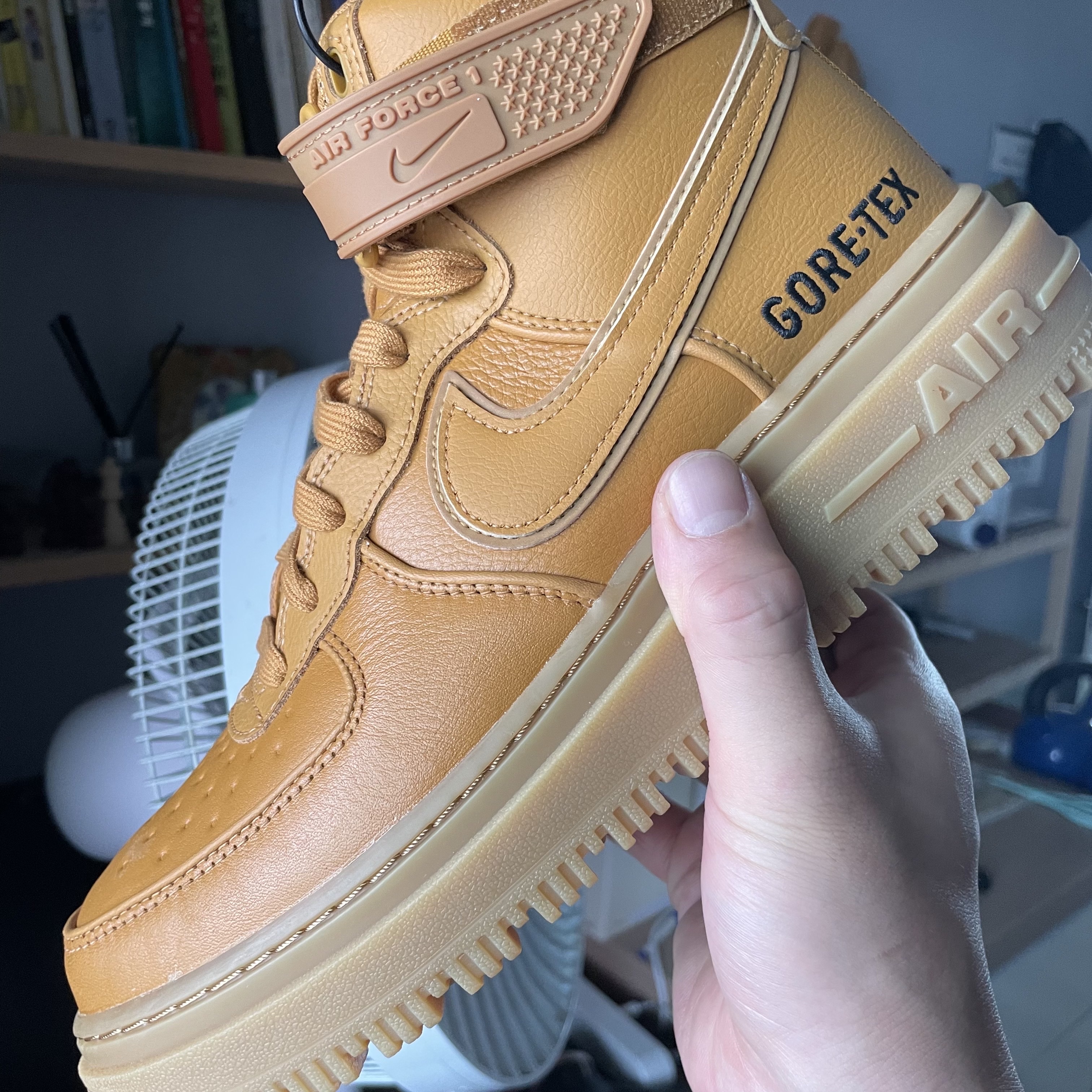 Nike Air Force 1 High Gore-Tex Boot Wheat 착용 스타일 - 1