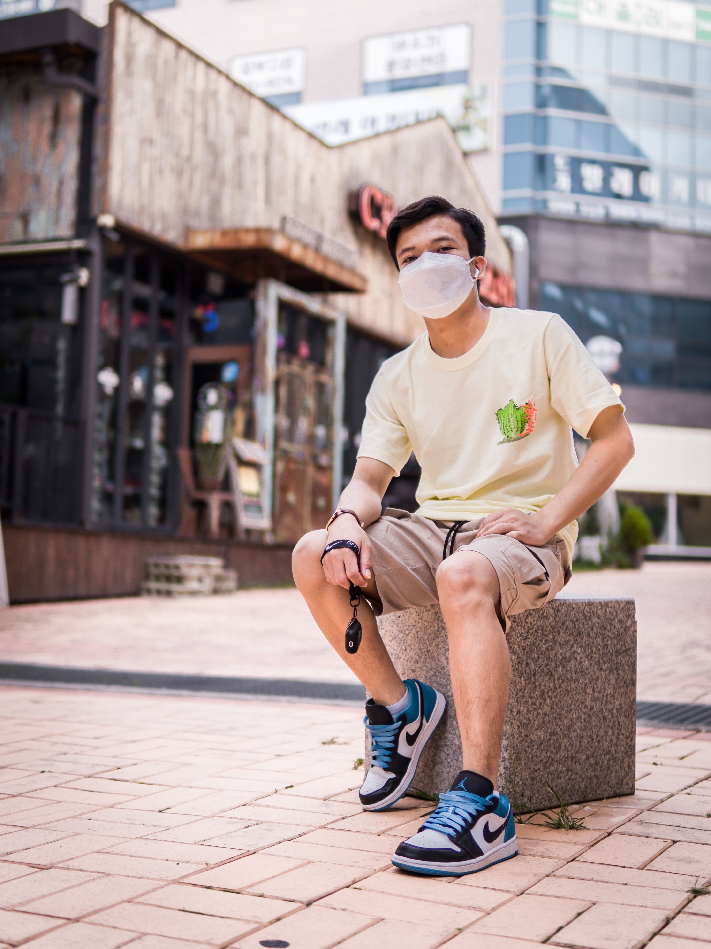 Jordan 1 Low SE Laser Blue, Stussy Desert Bloom T-Shirt Pale Yellow 착용 스타일