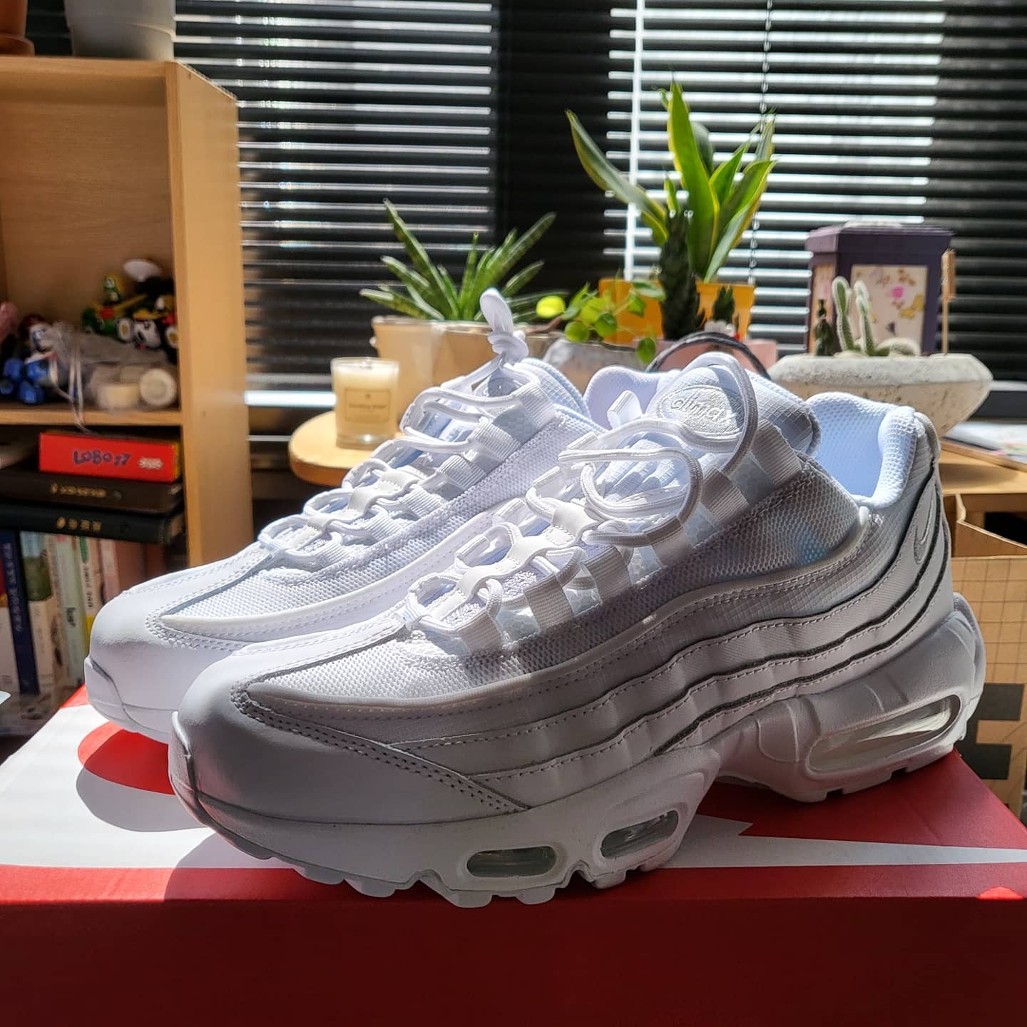 Nike Air Max 95 Essential Triple White 착용 스타일 - 3