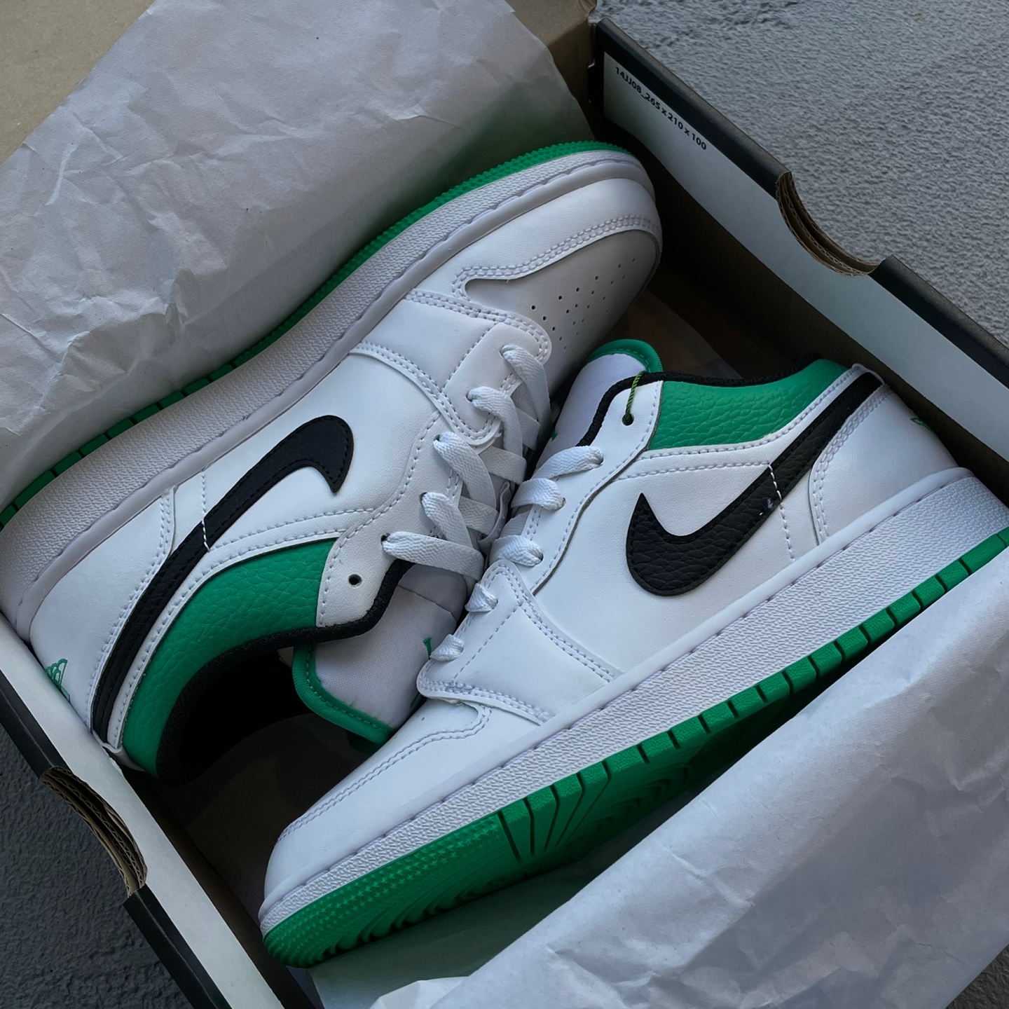 (GS) Jordan 1 Low White Stadium Green 착용 스타일 - 2
