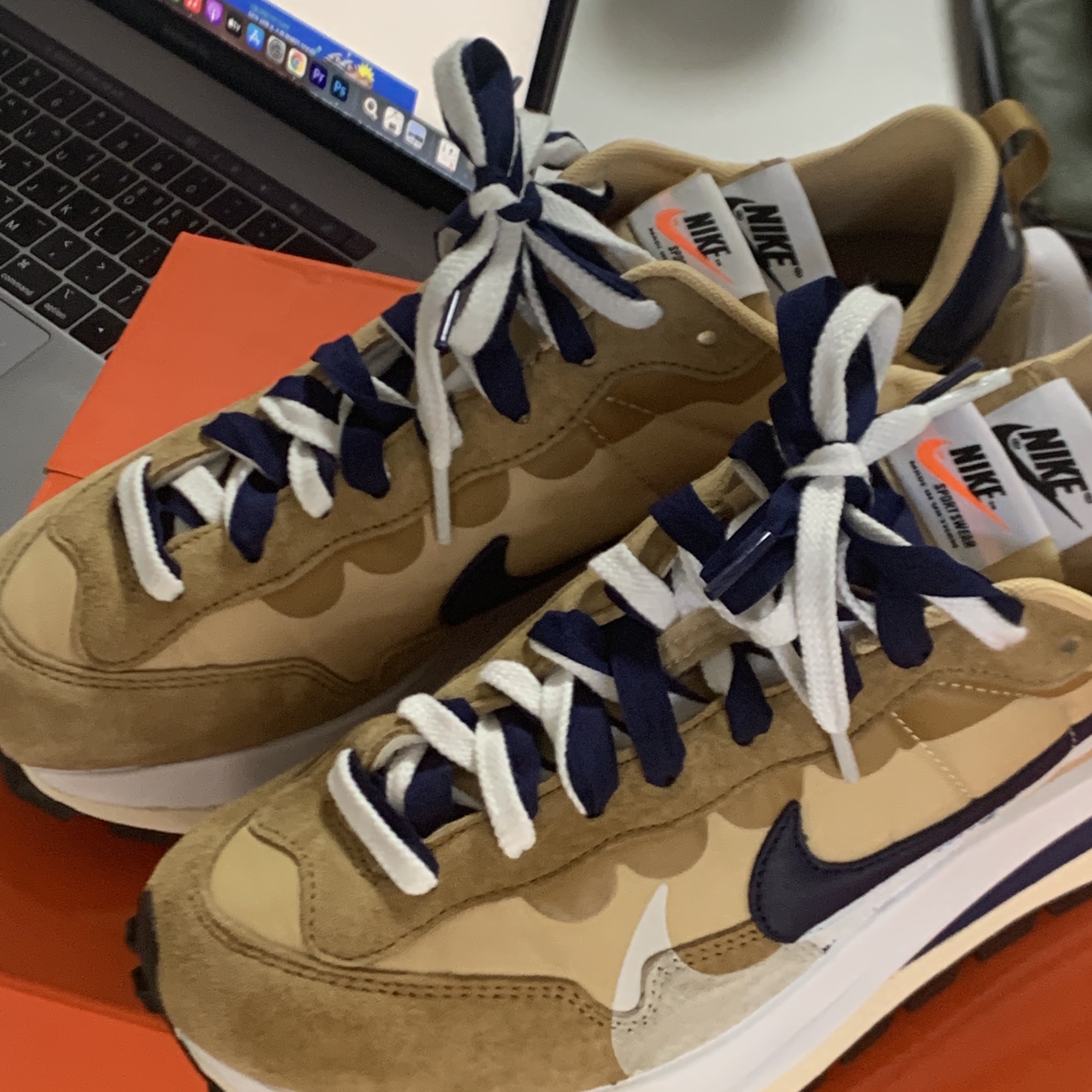 Nike x Sacai VaporWaffle Sesame and Blue Void 착용 스타일