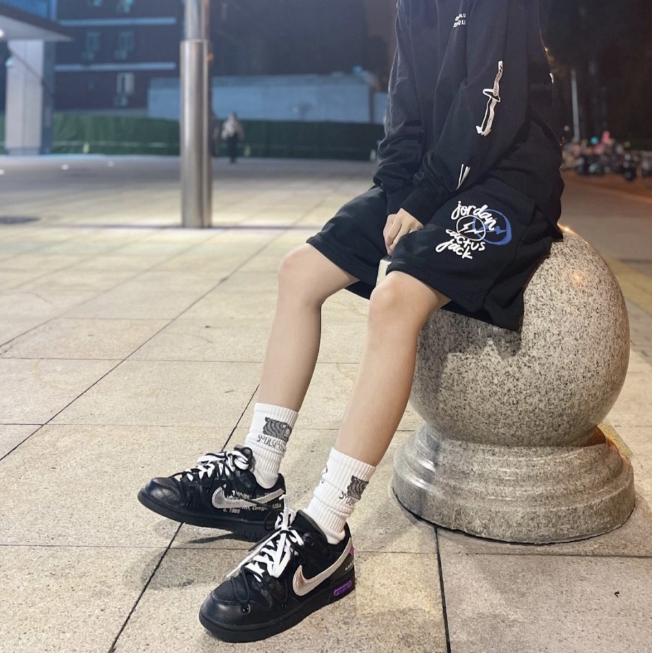 Jordan x Travis Scott x Fragment Shorts Black (DJ0617-010), Nike x Off-White Dunk Low The 50 - Lot 50 착용 스타일 - 2