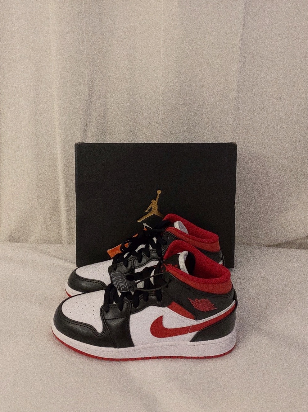 (GS) Jordan 1 Mid Gym Red Black White, Jordan 1 Mid Gym Red Black White 착용 스타일 - 3