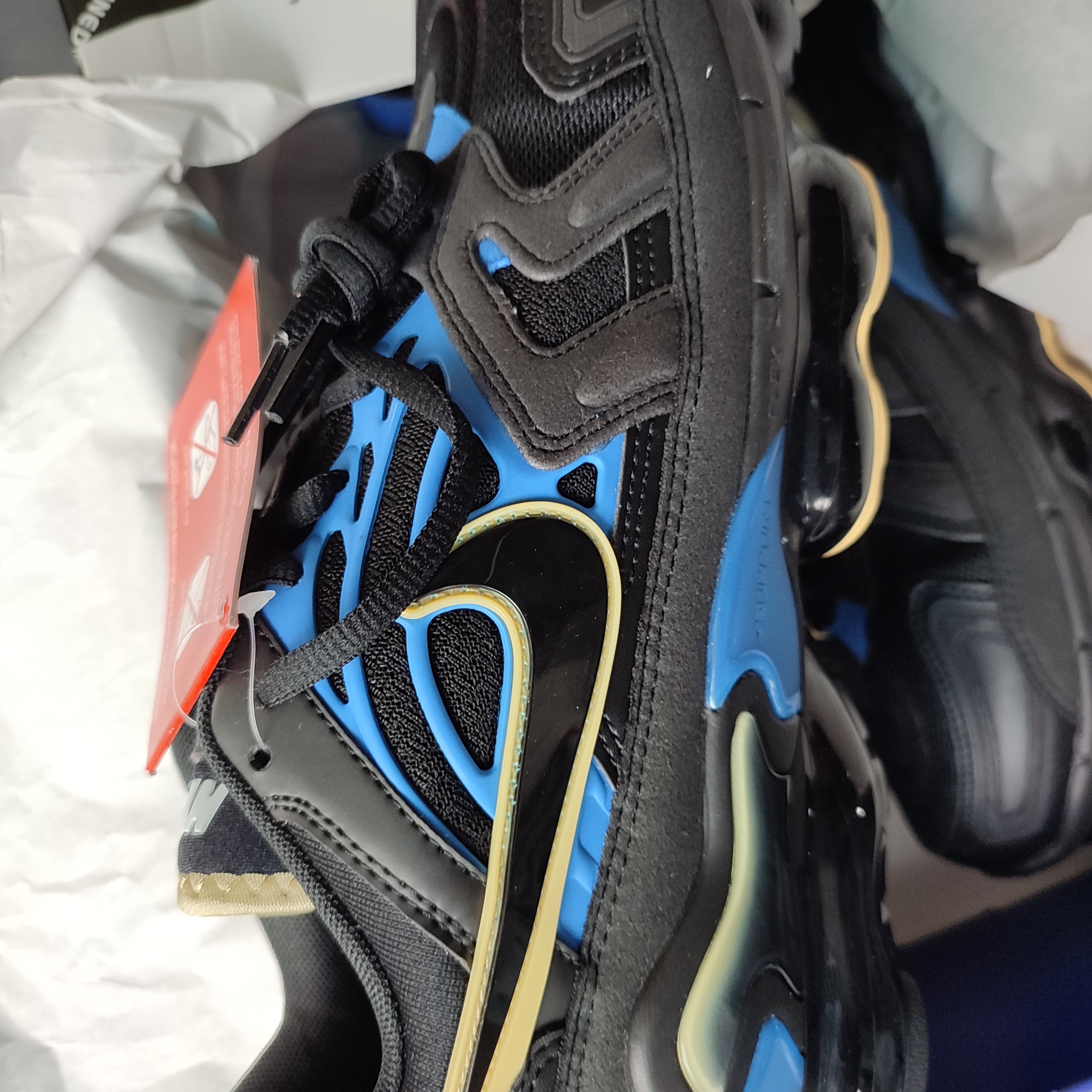 Nike Air VaporMax EVO Black Hyper Cobalt 착용 스타일