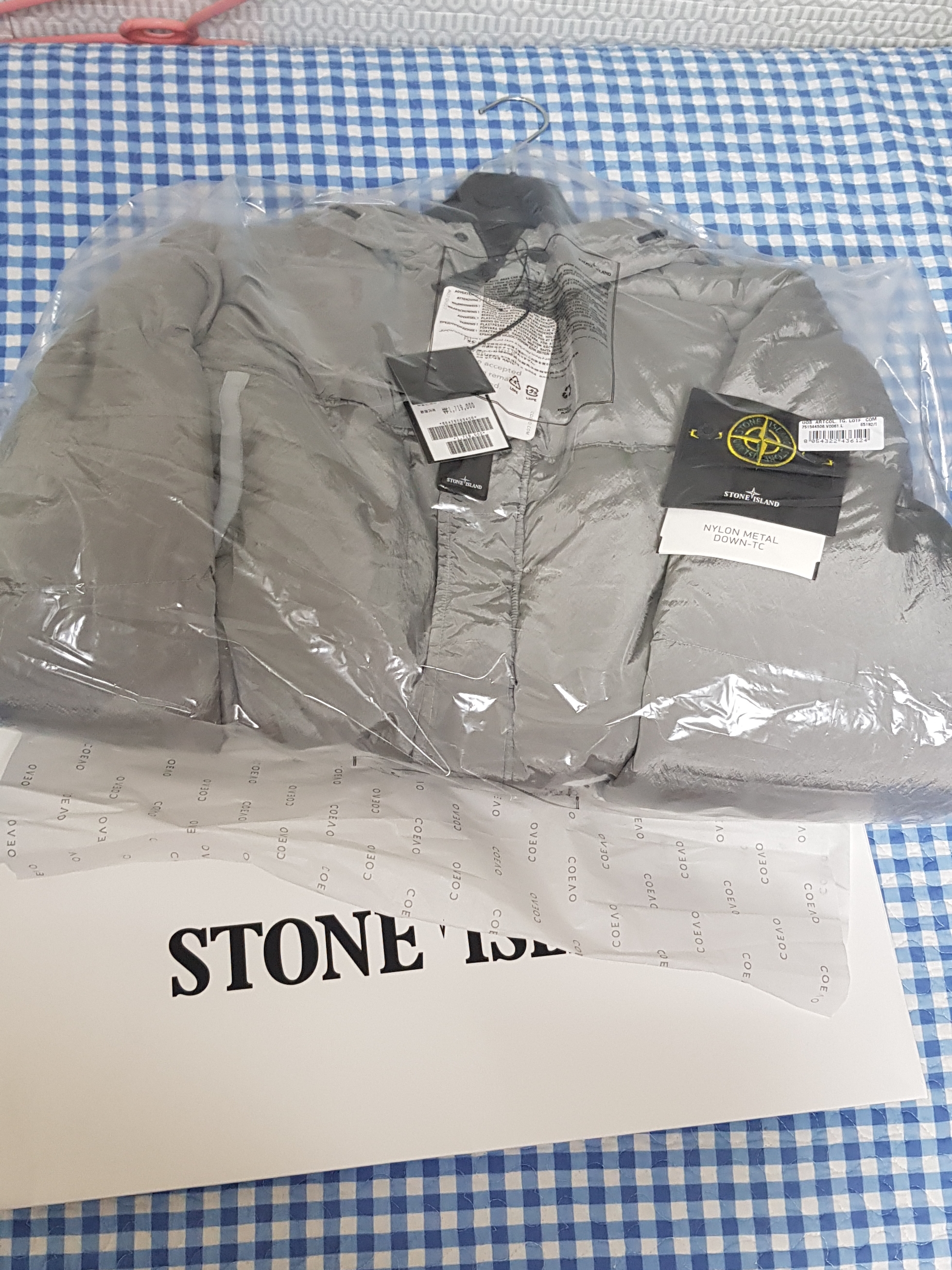 Stone Island 44508 Nylon Metal Down-TC Jacket Light Grey - 21FW, Jordan x Travis Scott x Fragment Shorts Black (DJ0617-010) 착용 스타일 - 1