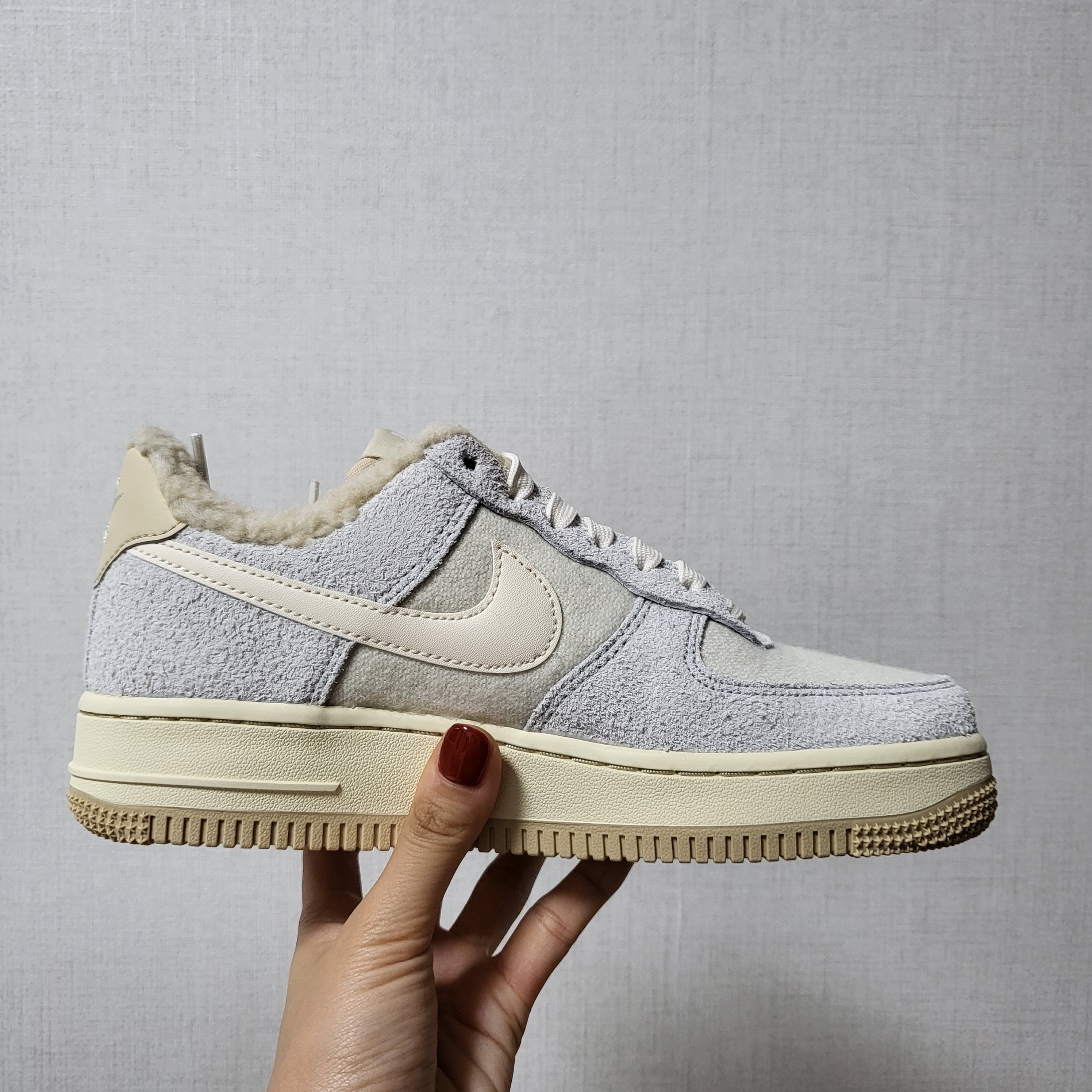 (W) Nike Air Force 1 '07 LV8 Photon Dust Cashmere 착용 스타일 - 2