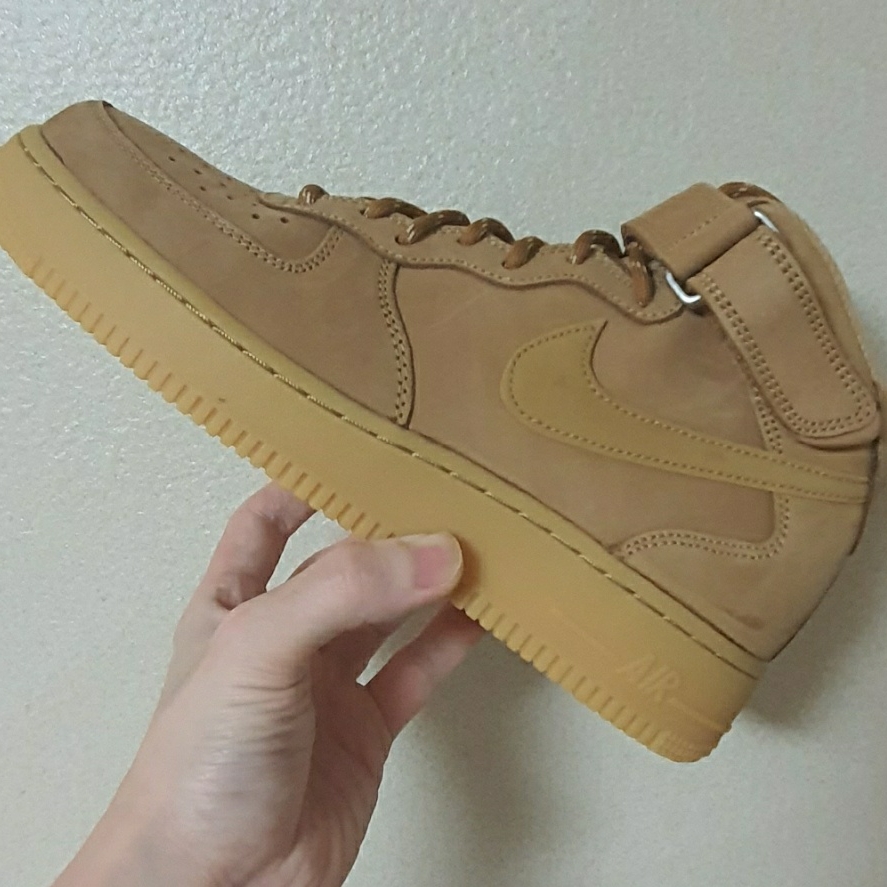 Nike Air Force 1 Mid '07 WB Flax 착용 스타일