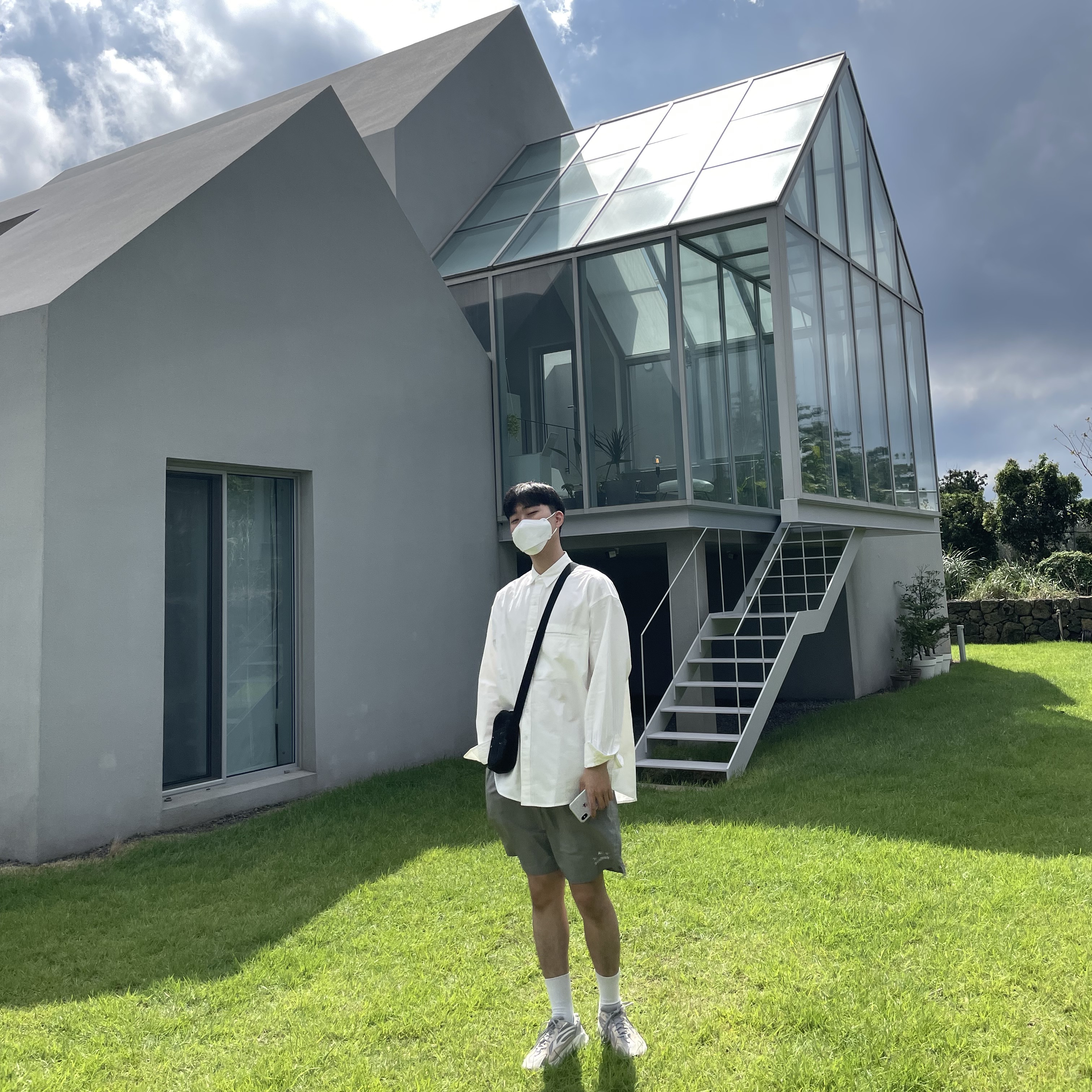 IAB Studio Woven Shorts Gray, Adidas Yeezy Boost 700 V2 Cream 착용 스타일