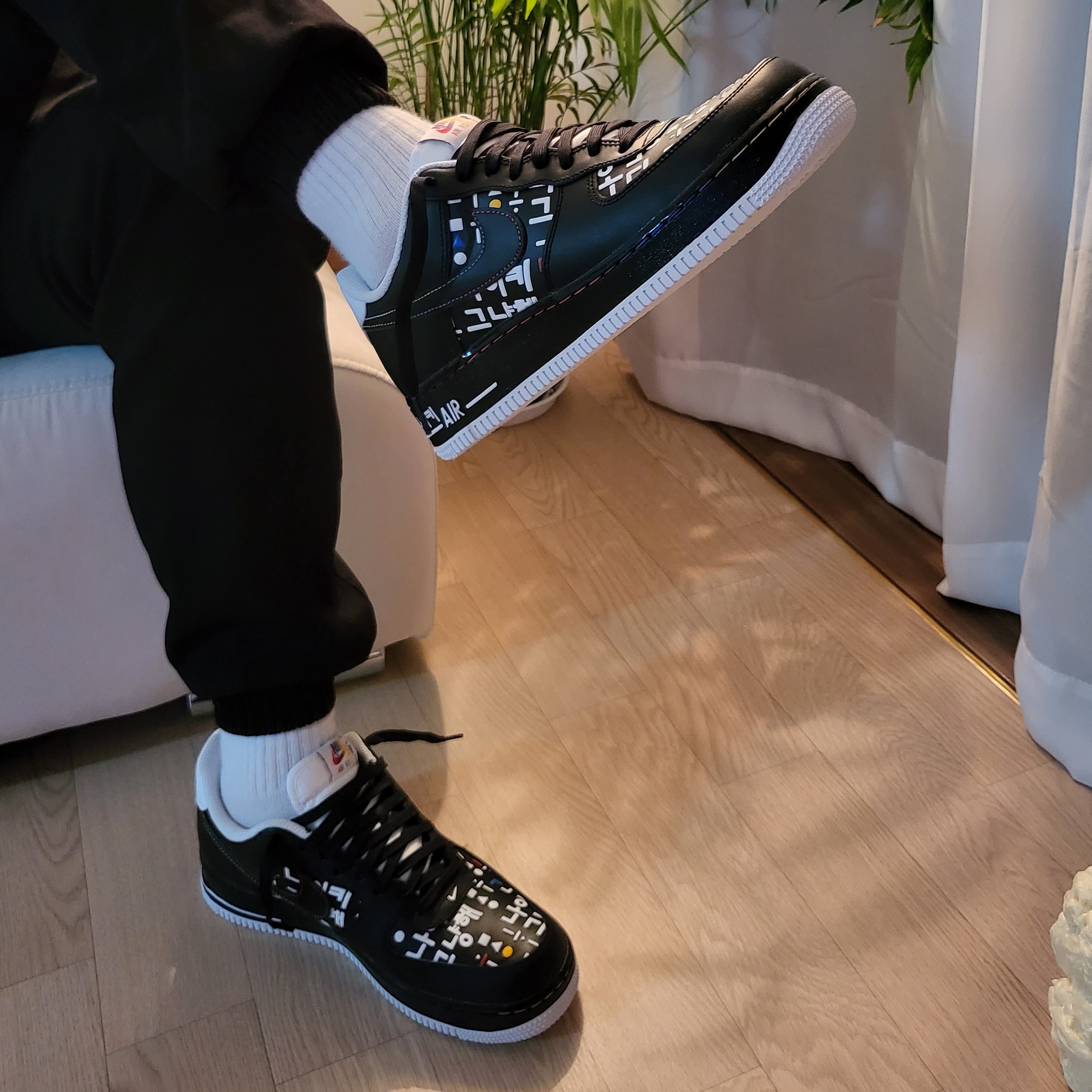 Nike Air Force 1 '07 LV8 Hangul Day 착용 스타일 - 1