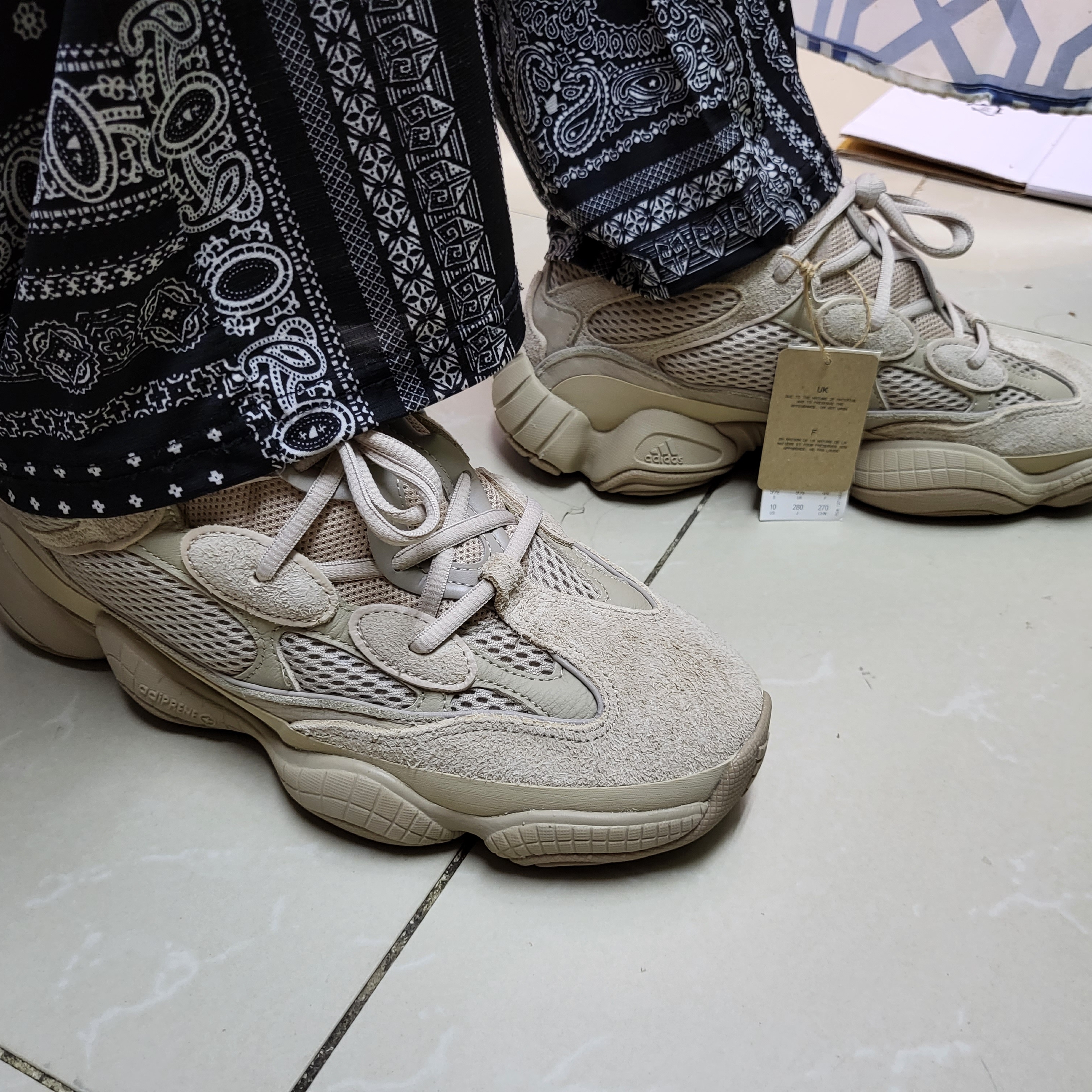 Adidas Yeezy 500 Taupe Light 착용 스타일 - 1