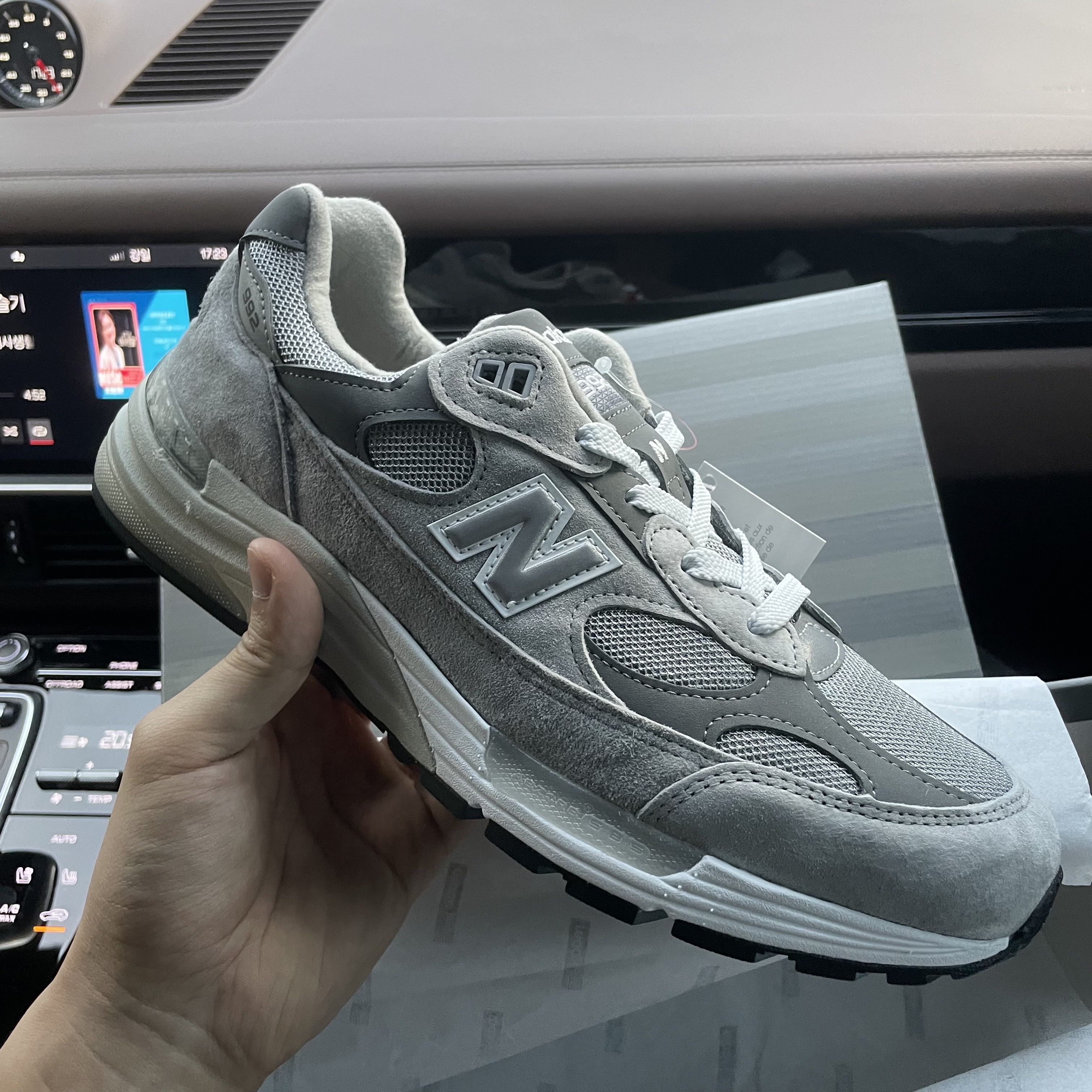 New Balance 992 Made in USA Grey - D Standard 착용 스타일